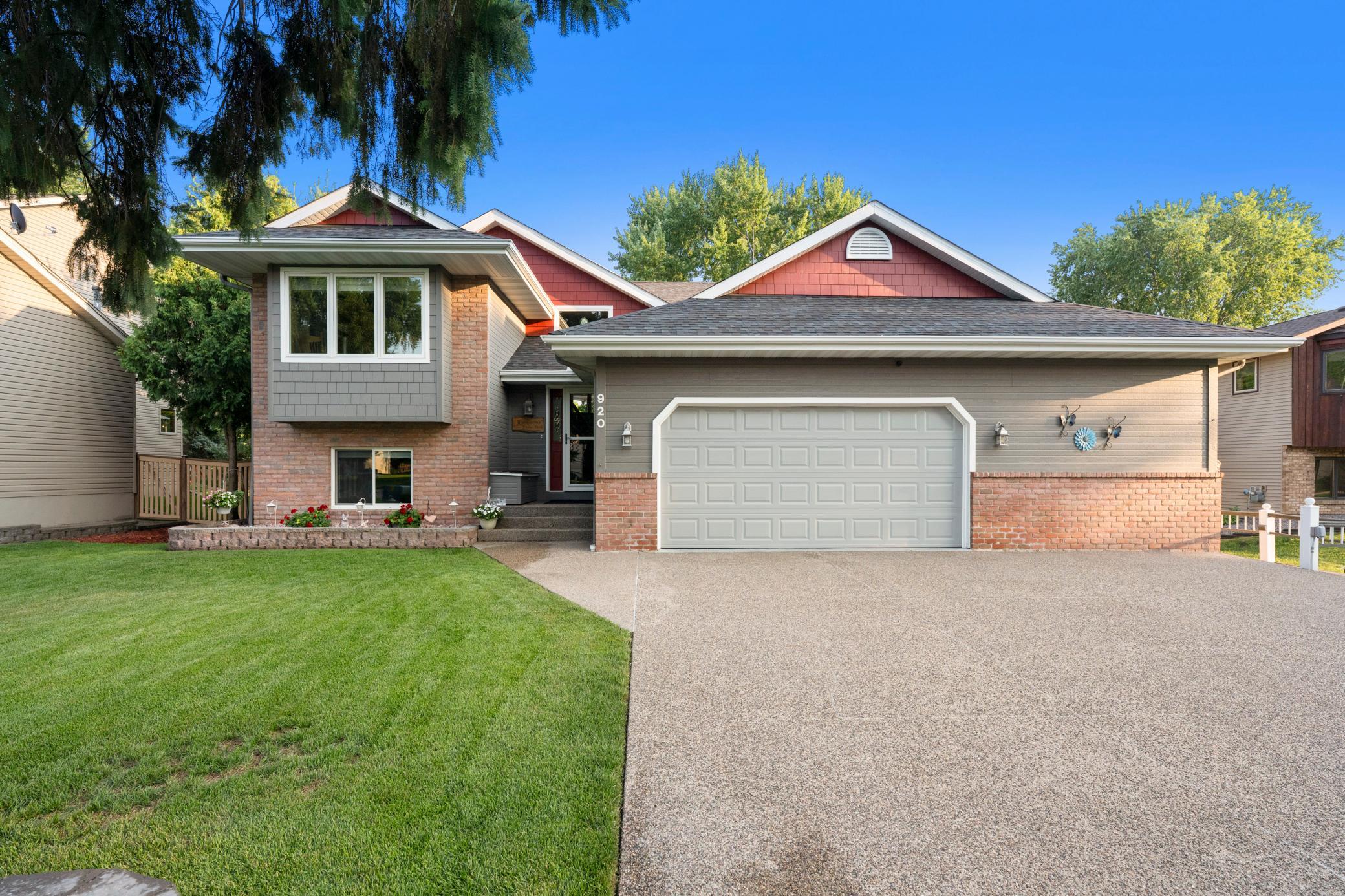 920 100th Lane NE, Blaine MN 55434