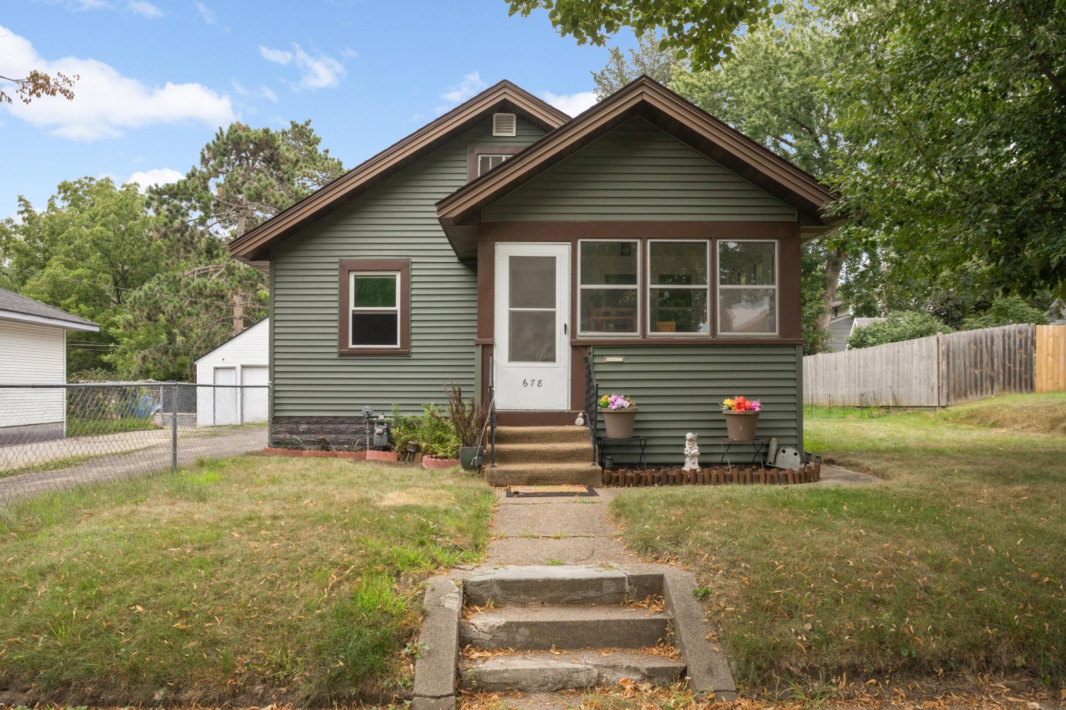 678 Hazel Street N, Saint Paul MN 55119
