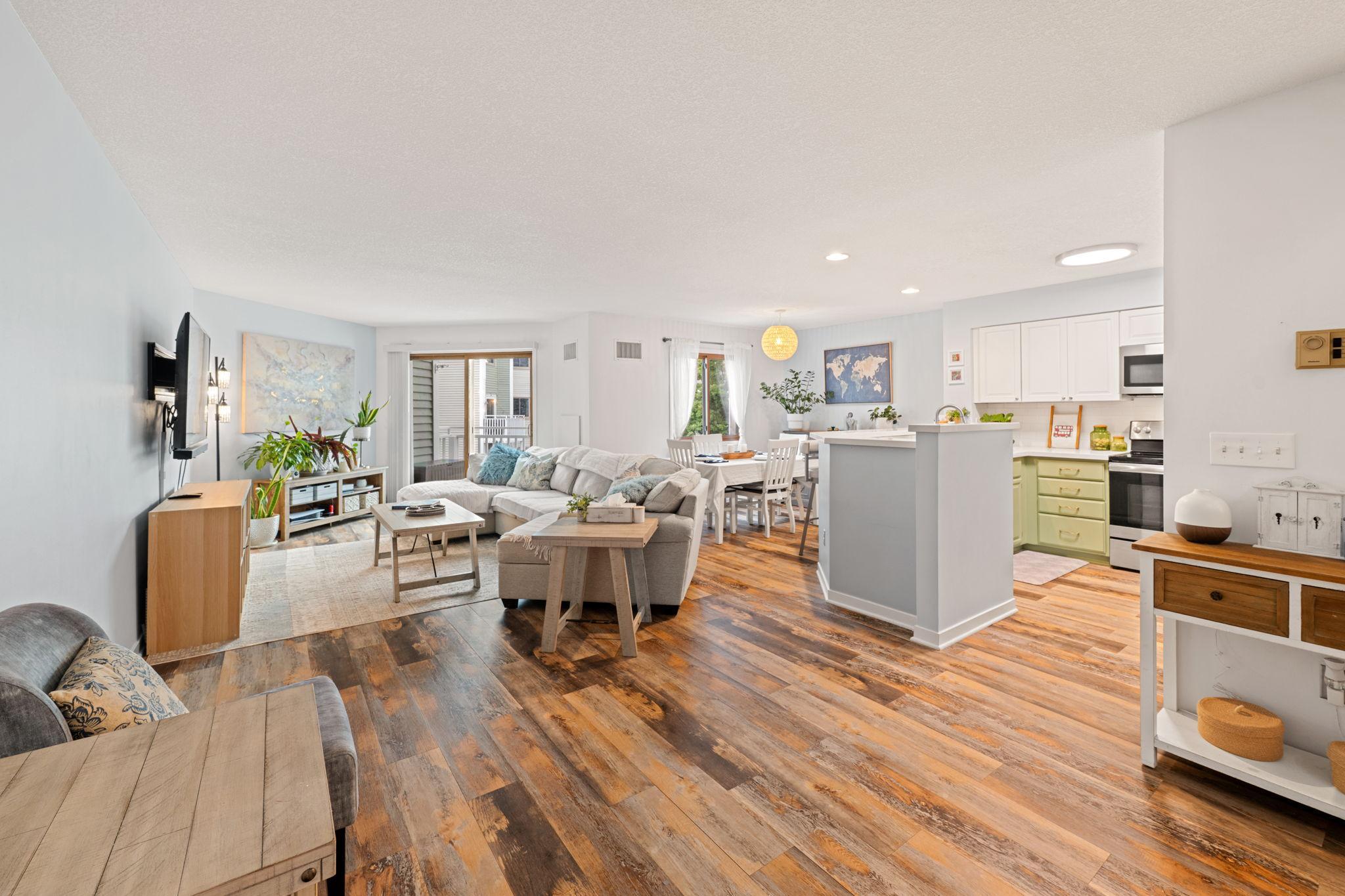 1392 Carling Drive Unit 305, Saint Paul MN 55108