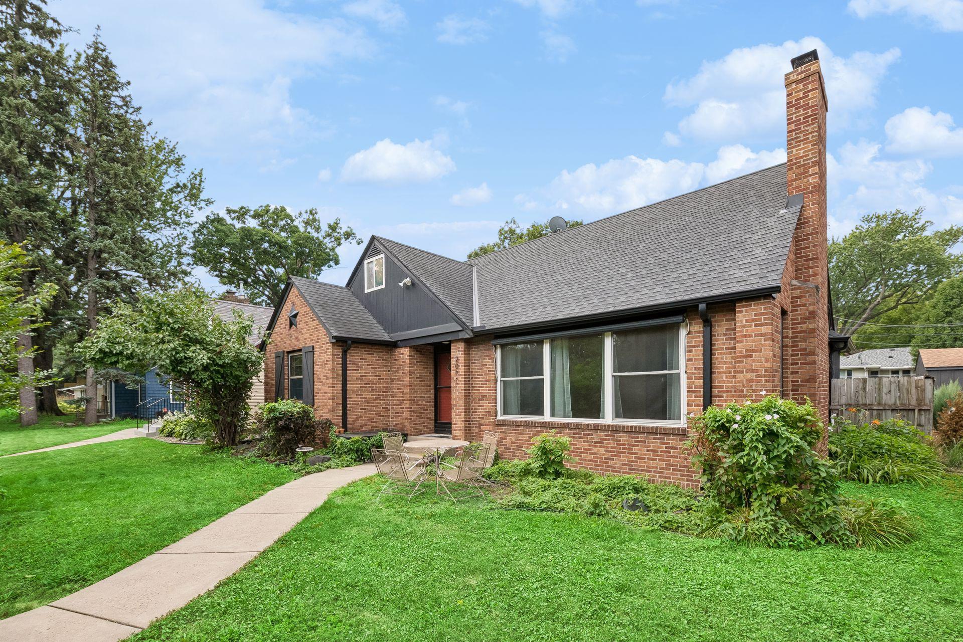 2011 Vincent Avenue N, Minneapolis MN 55411