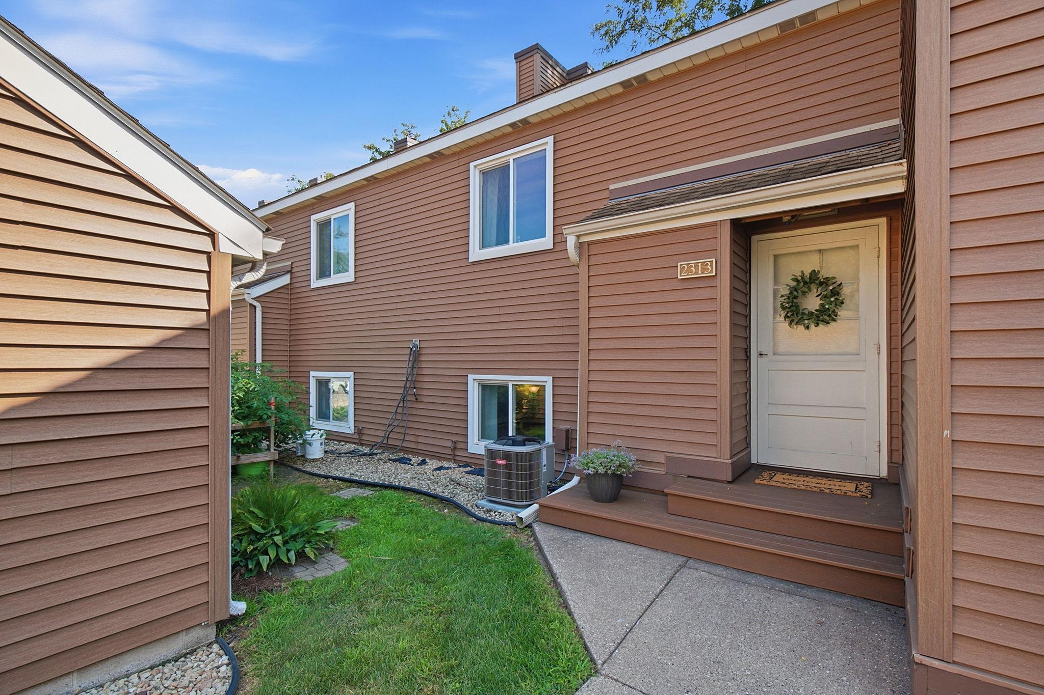 2313 Territorial Road, Saint Paul MN 55114