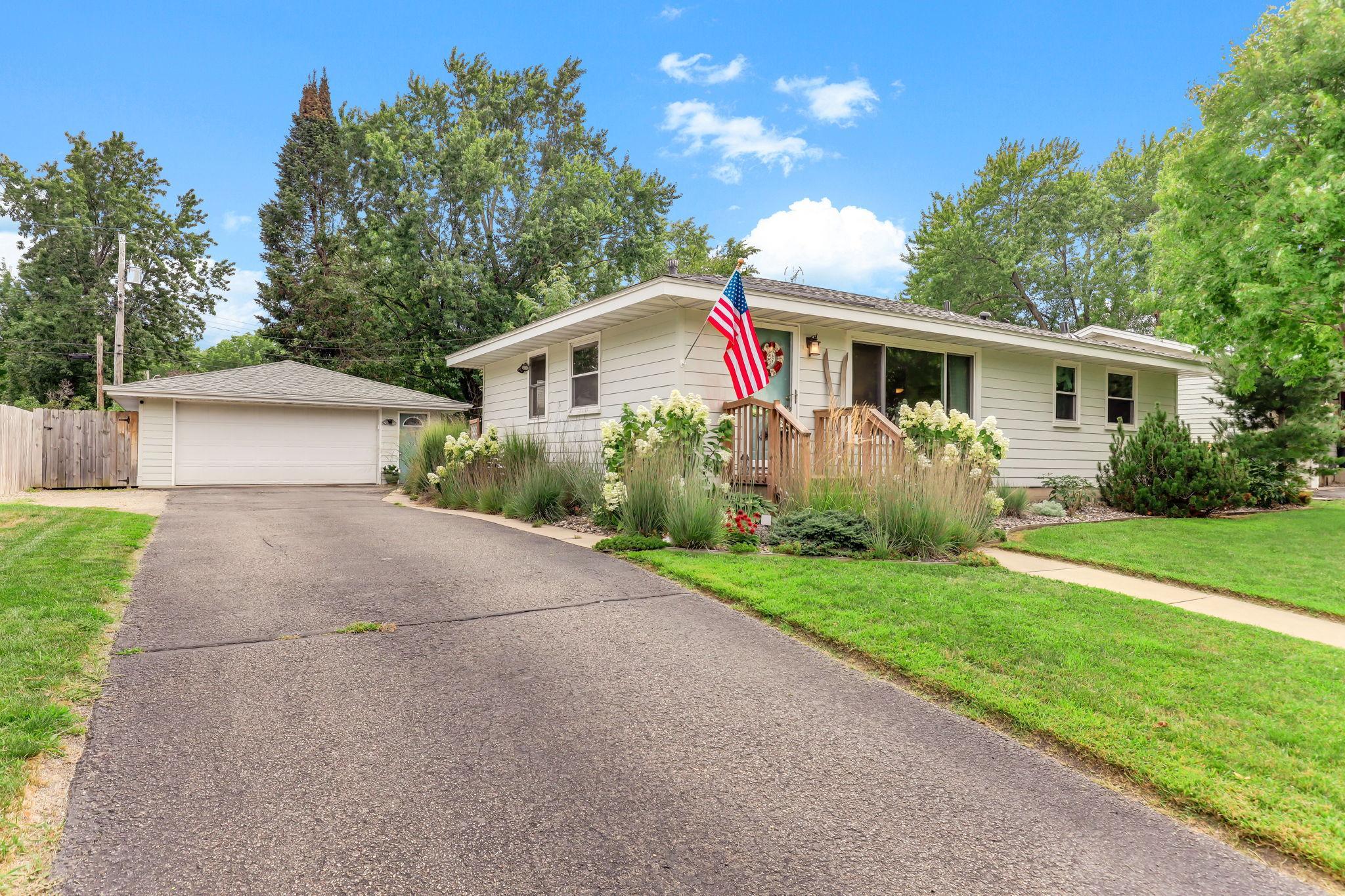 8502 Upper 206th Street W, Lakeville MN 55044