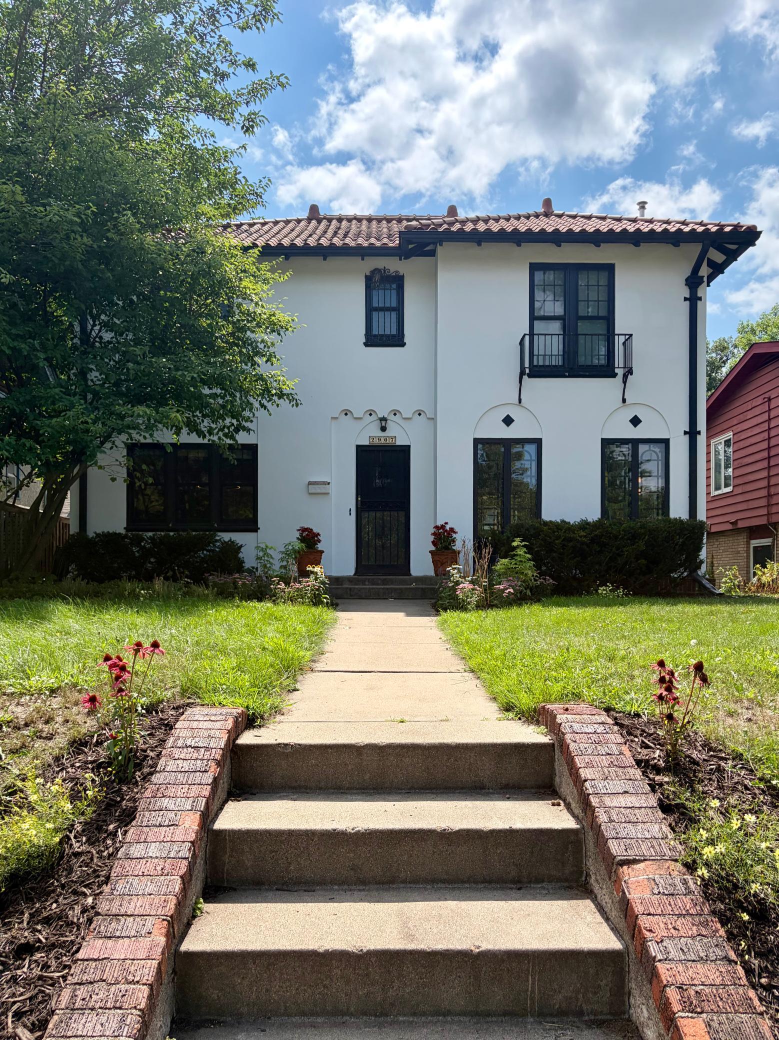 2907 E Minnehaha Parkway, Minneapolis MN 55417