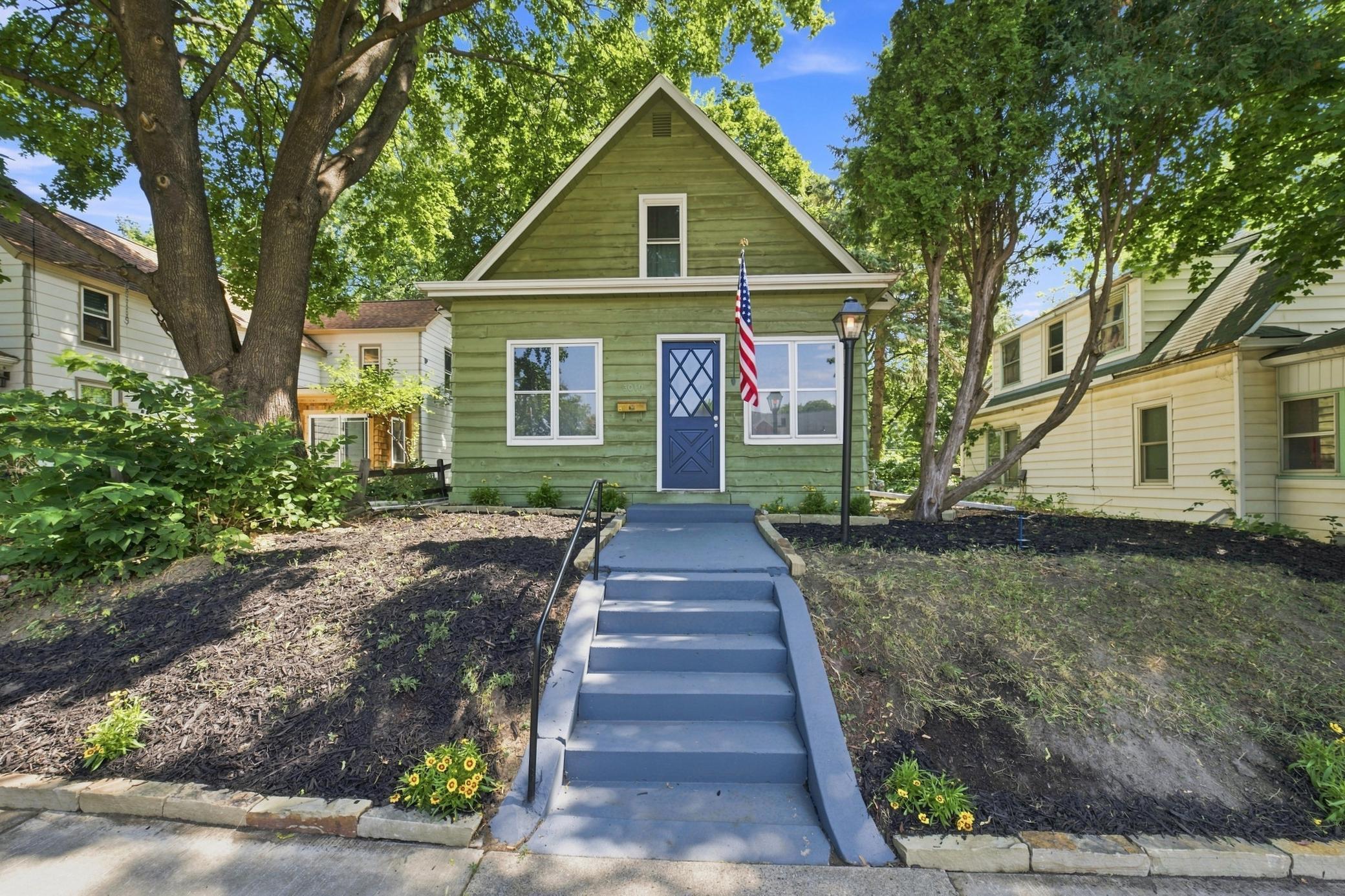 3010 Vincent Avenue N, Minneapolis MN 55411