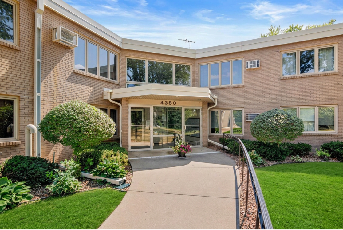 4380 Brookside Court Unit 213, Edina MN 55436