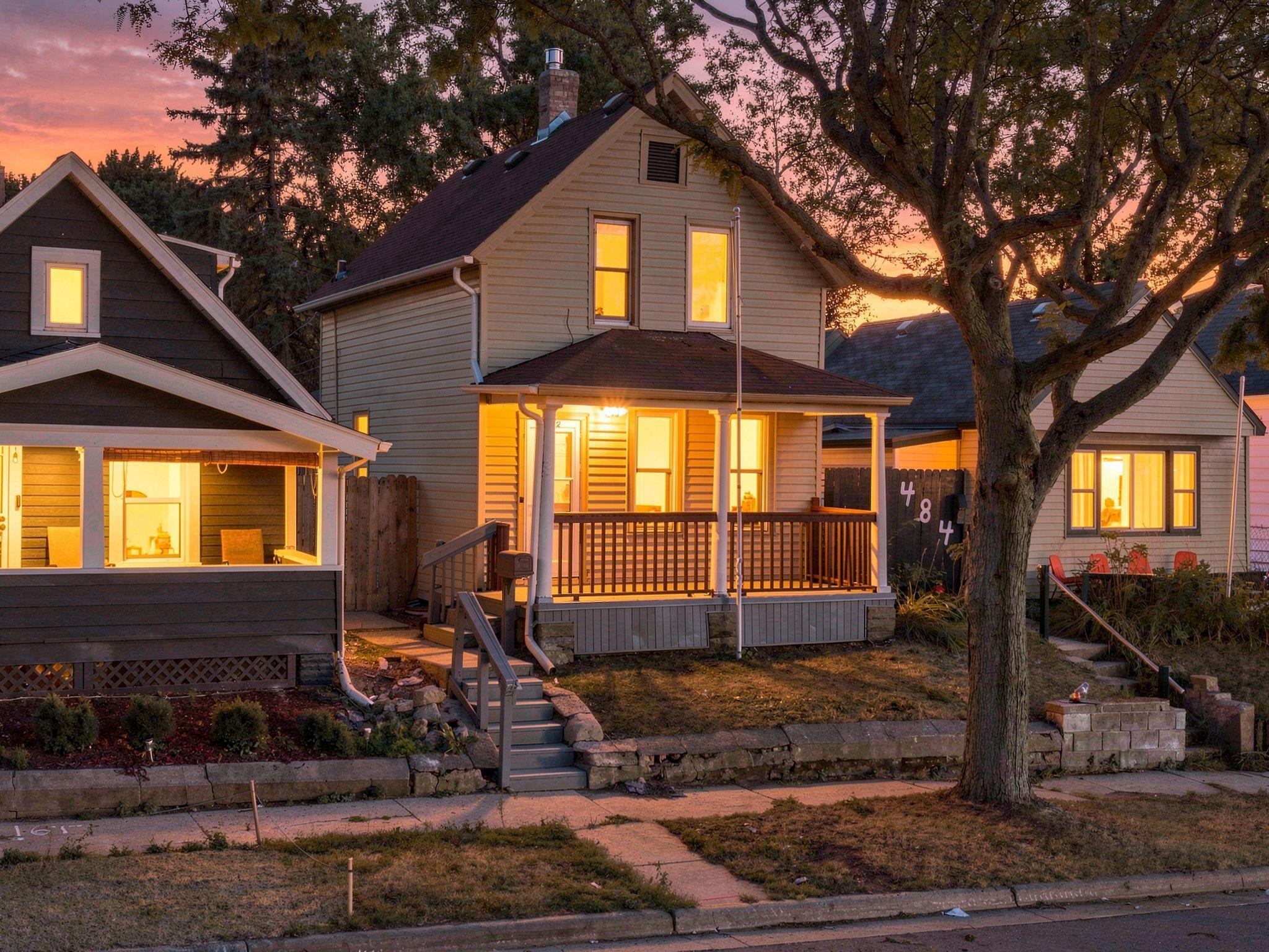 482 Lawson Avenue W, Saint Paul MN 55117