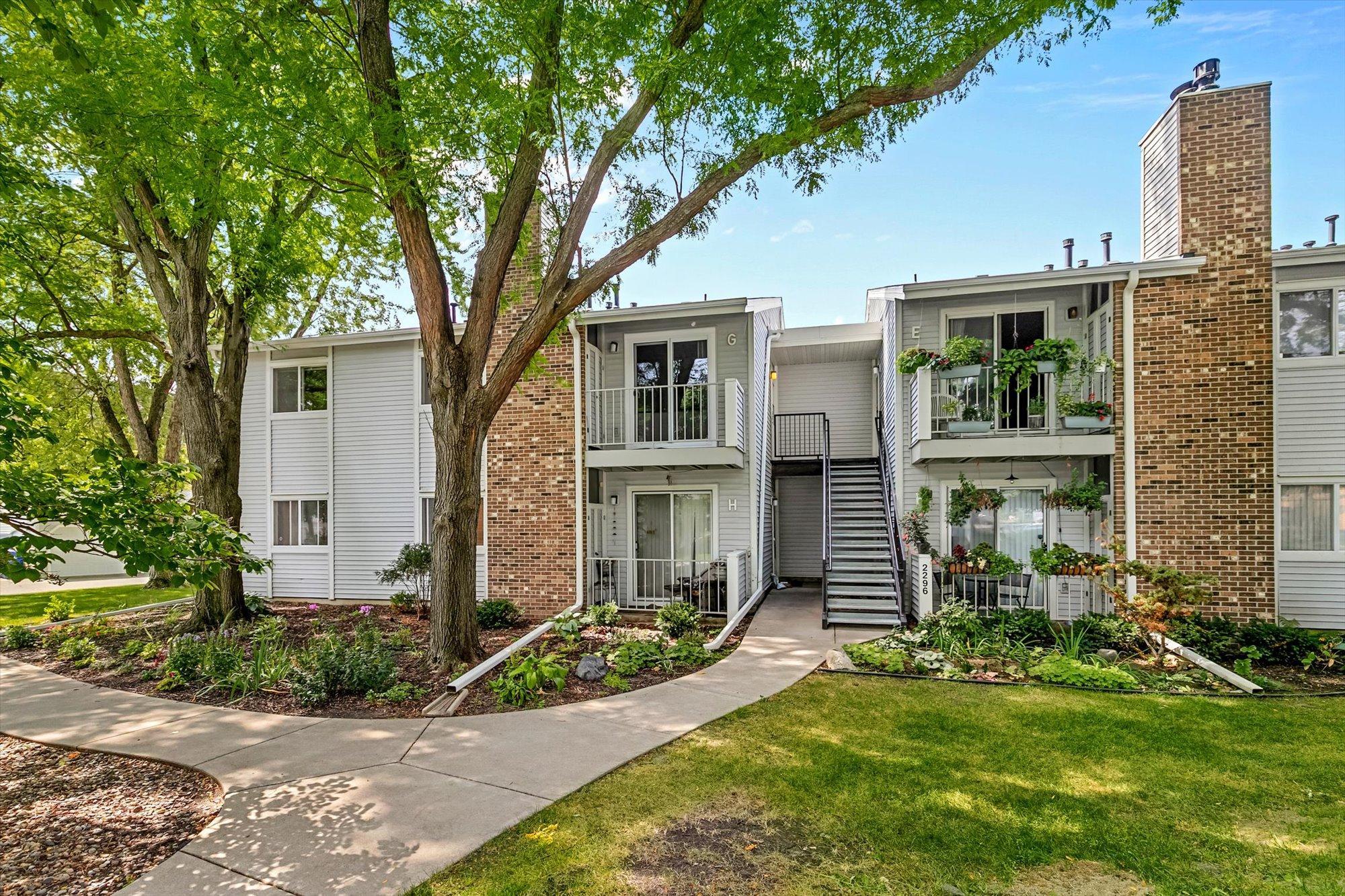 2296 Benson Avenue Unit G, Saint Paul MN 55116
