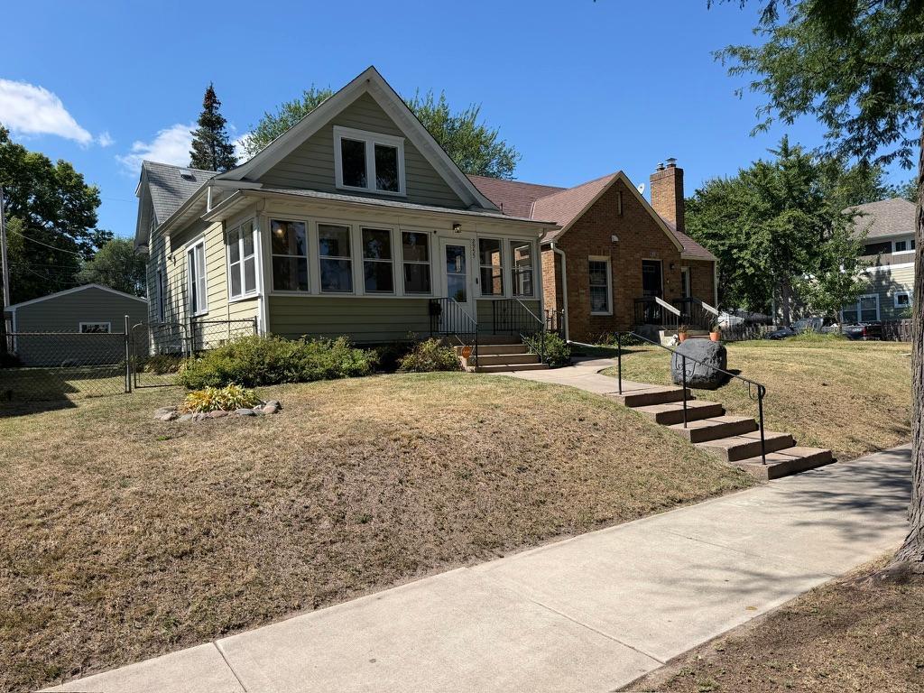 2955 Queen Avenue N, Minneapolis MN 55411