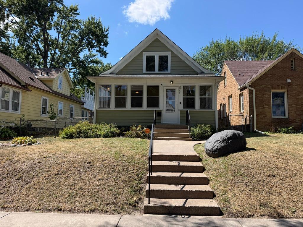 2955 Queen Avenue N, Minneapolis MN 55411