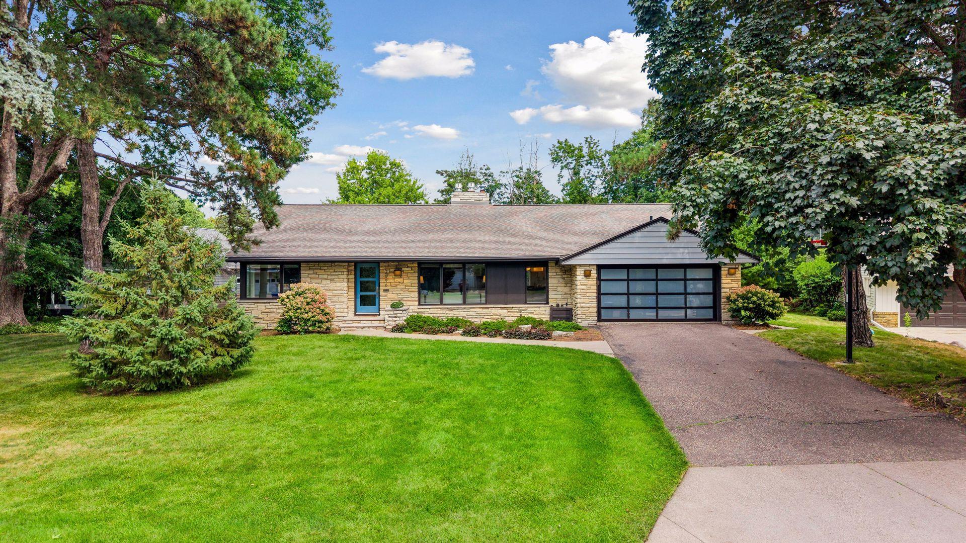 2096 Lower Saint Dennis Road, Saint Paul MN 55116