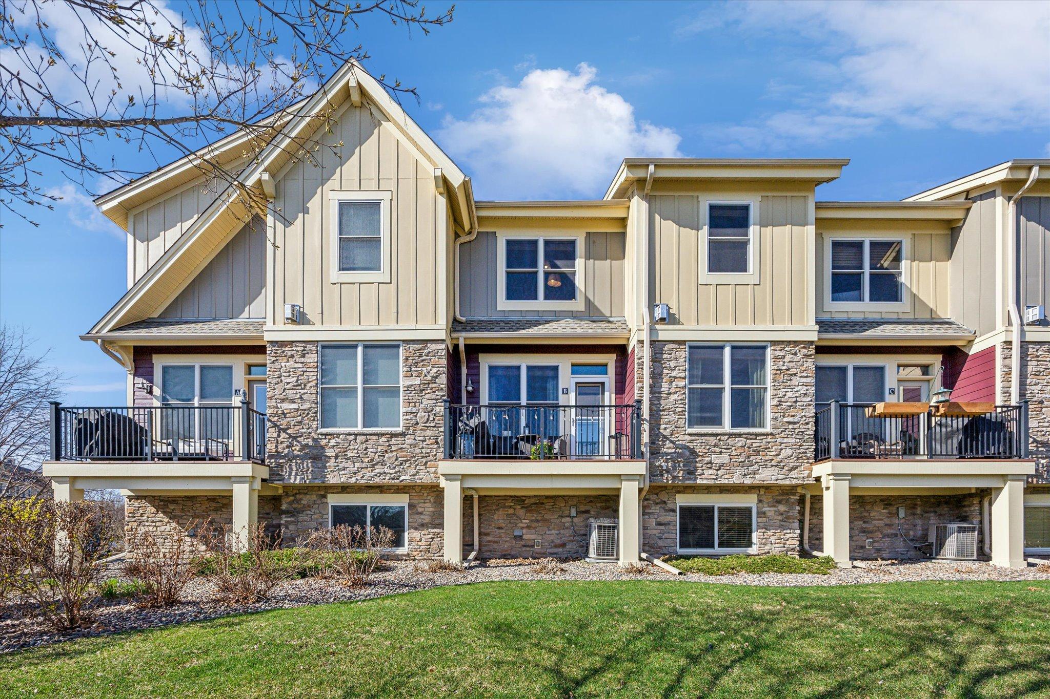 10733 Falling Water Lane Unit B, Woodbury MN 55129