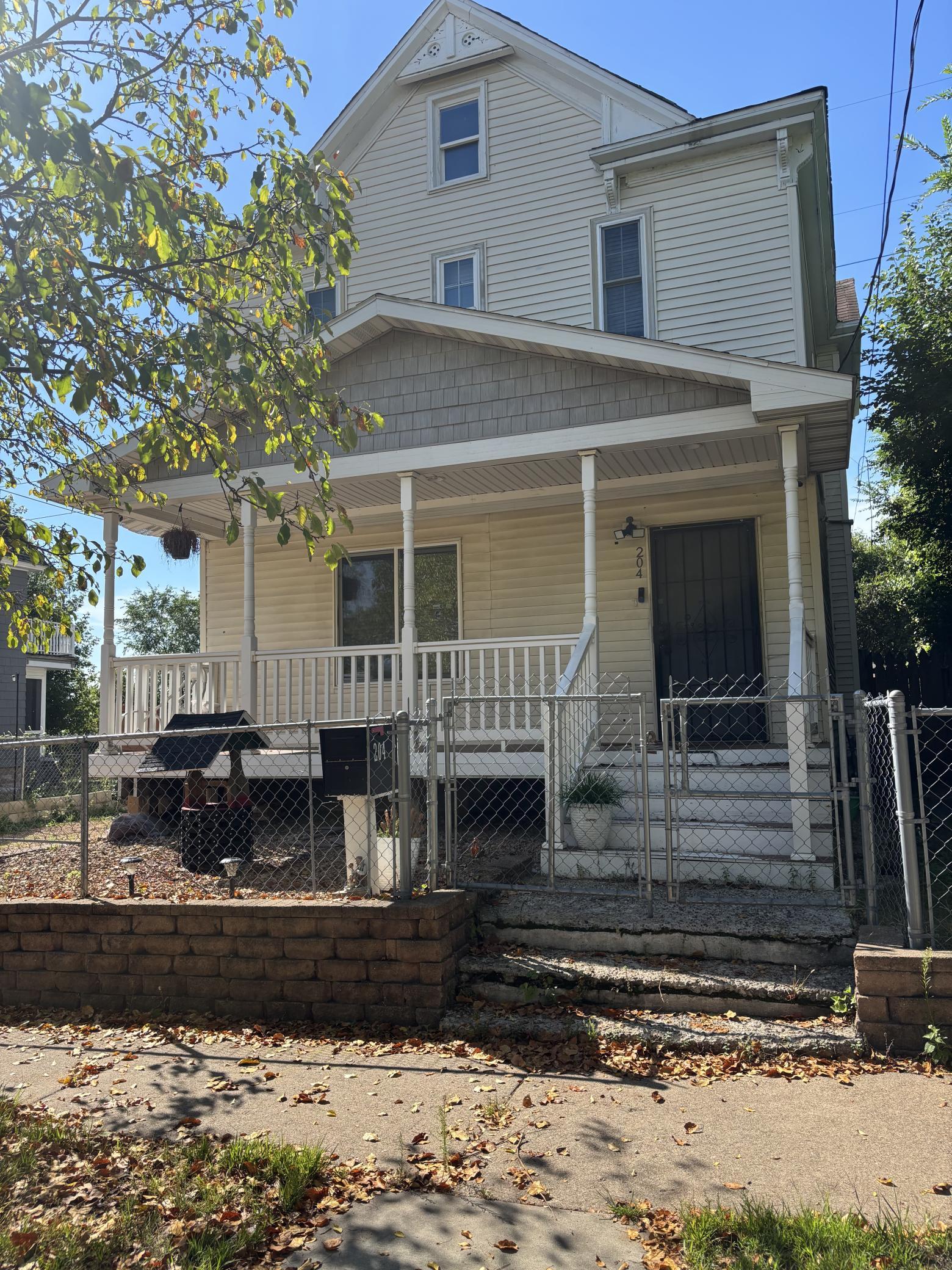 204 Acker Street E, Saint Paul MN 55117