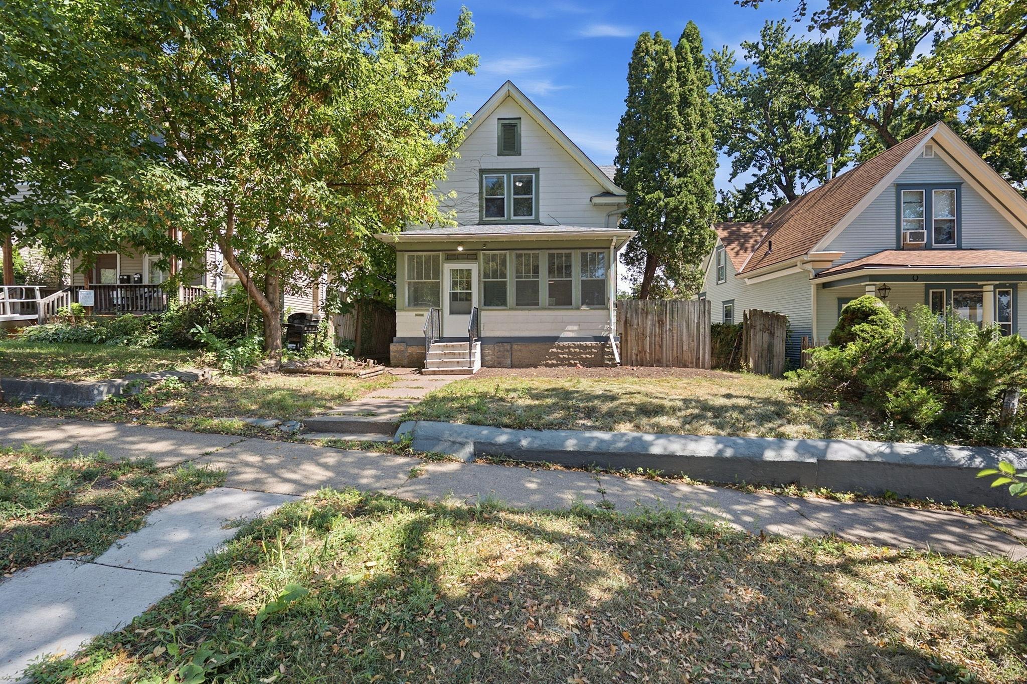 1032 Desoto Street, Saint Paul MN 55130