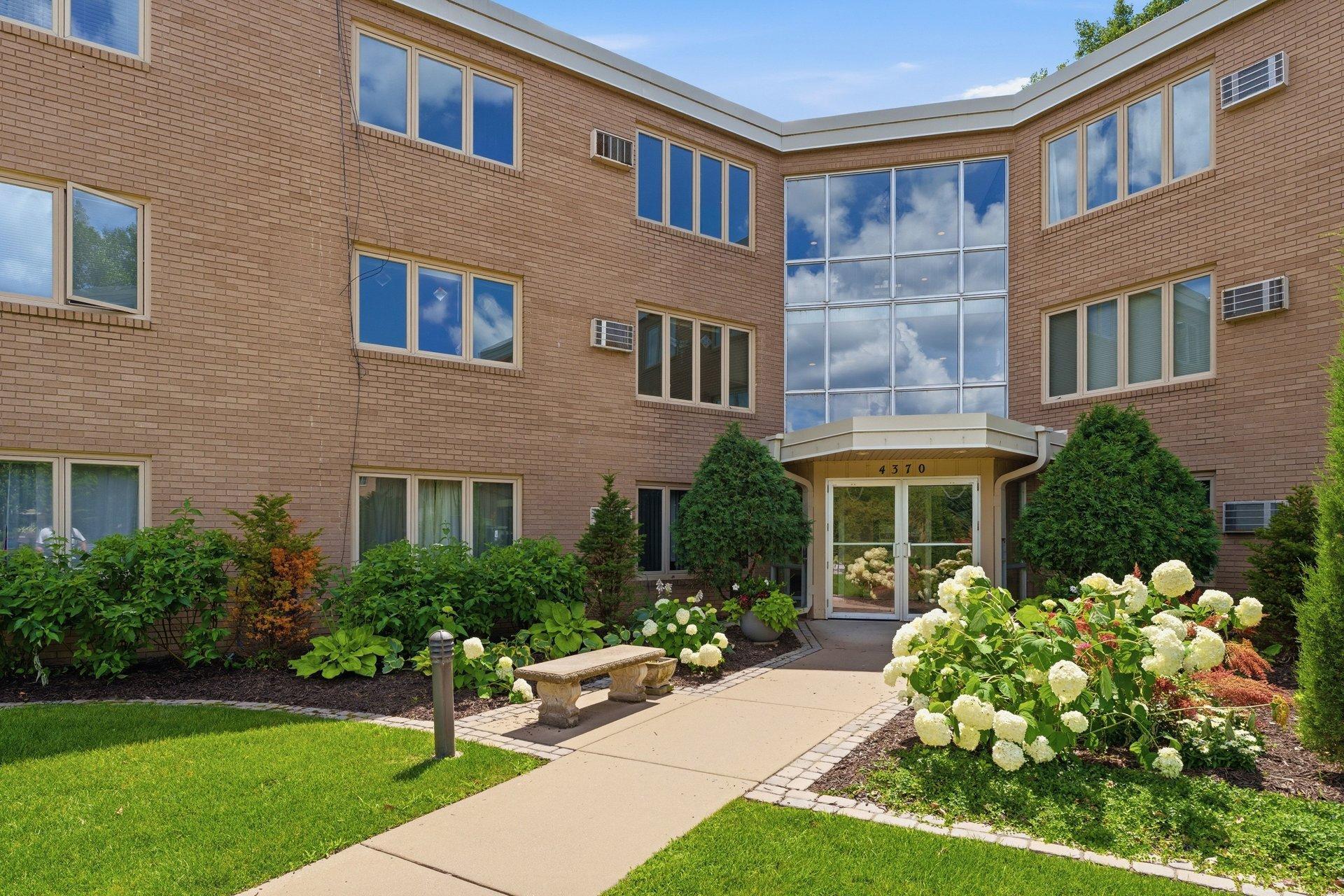 4370 Brookside Court Unit 302, Edina MN 55436
