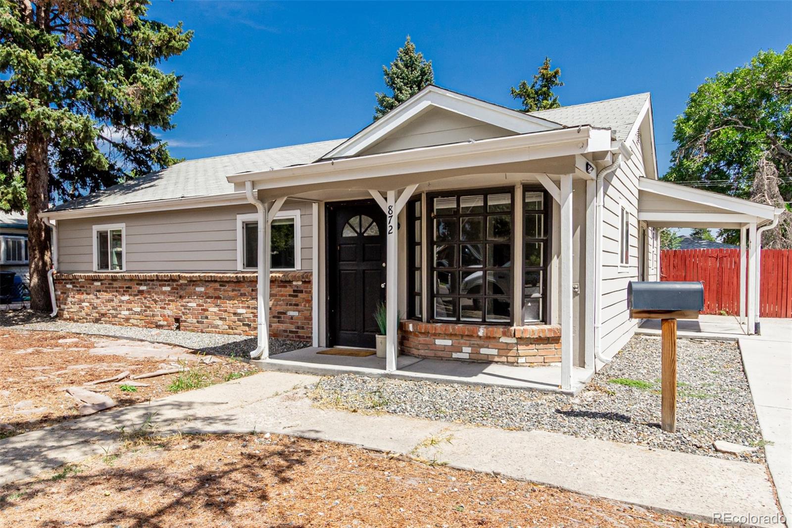 872 Uvalda Street, Aurora CO 80011