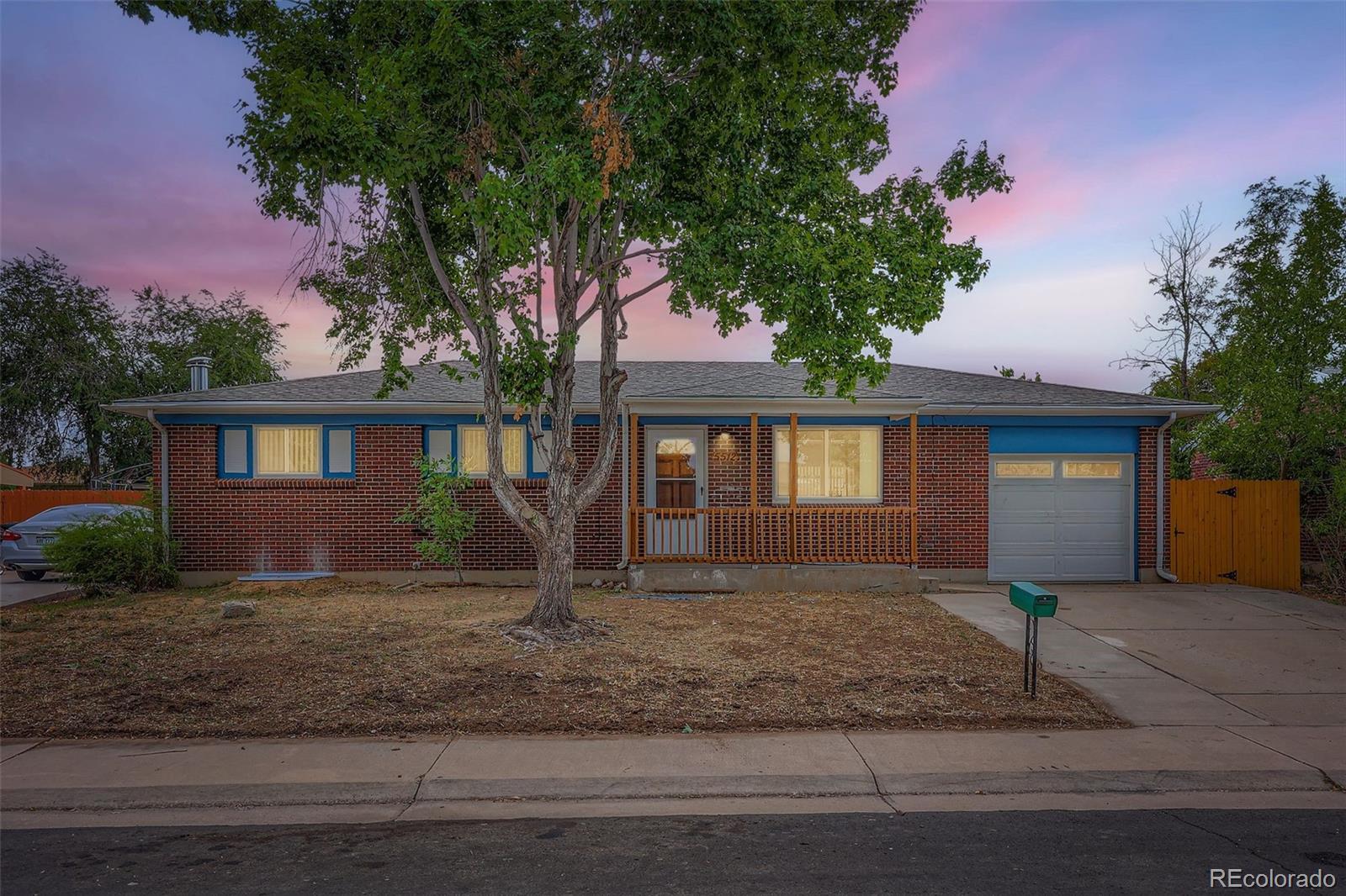 5512 Salem, Denver CO 80239