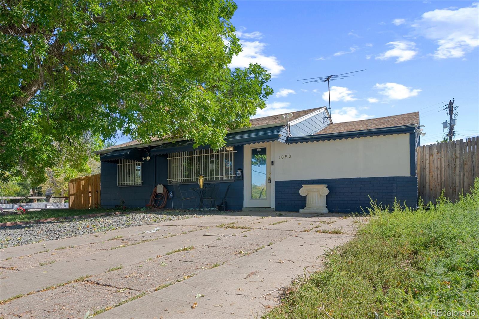 1090 Hanover Street, Aurora CO 80010