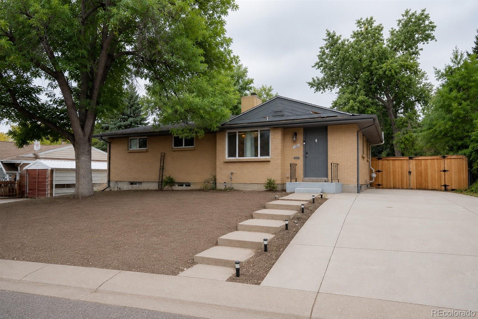 2569 E Cresthill Avenue, Centennial CO 80121