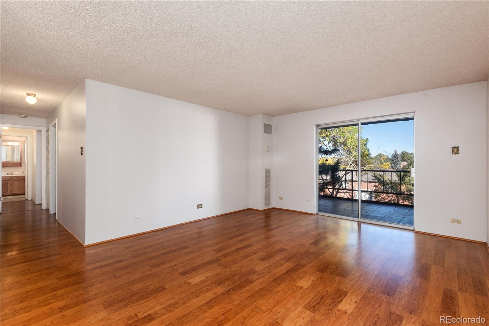 2325 S Linden Court Unit 200, Denver CO 80222