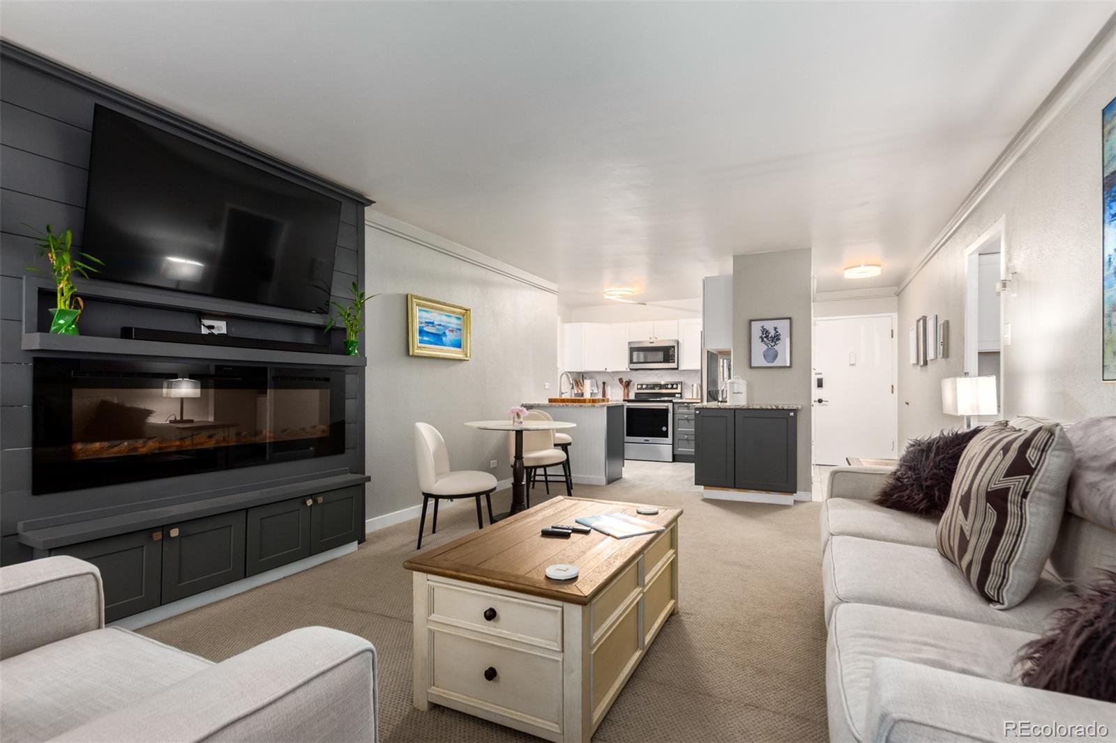 888 N Logan Street Unit 2F, Denver CO 80203