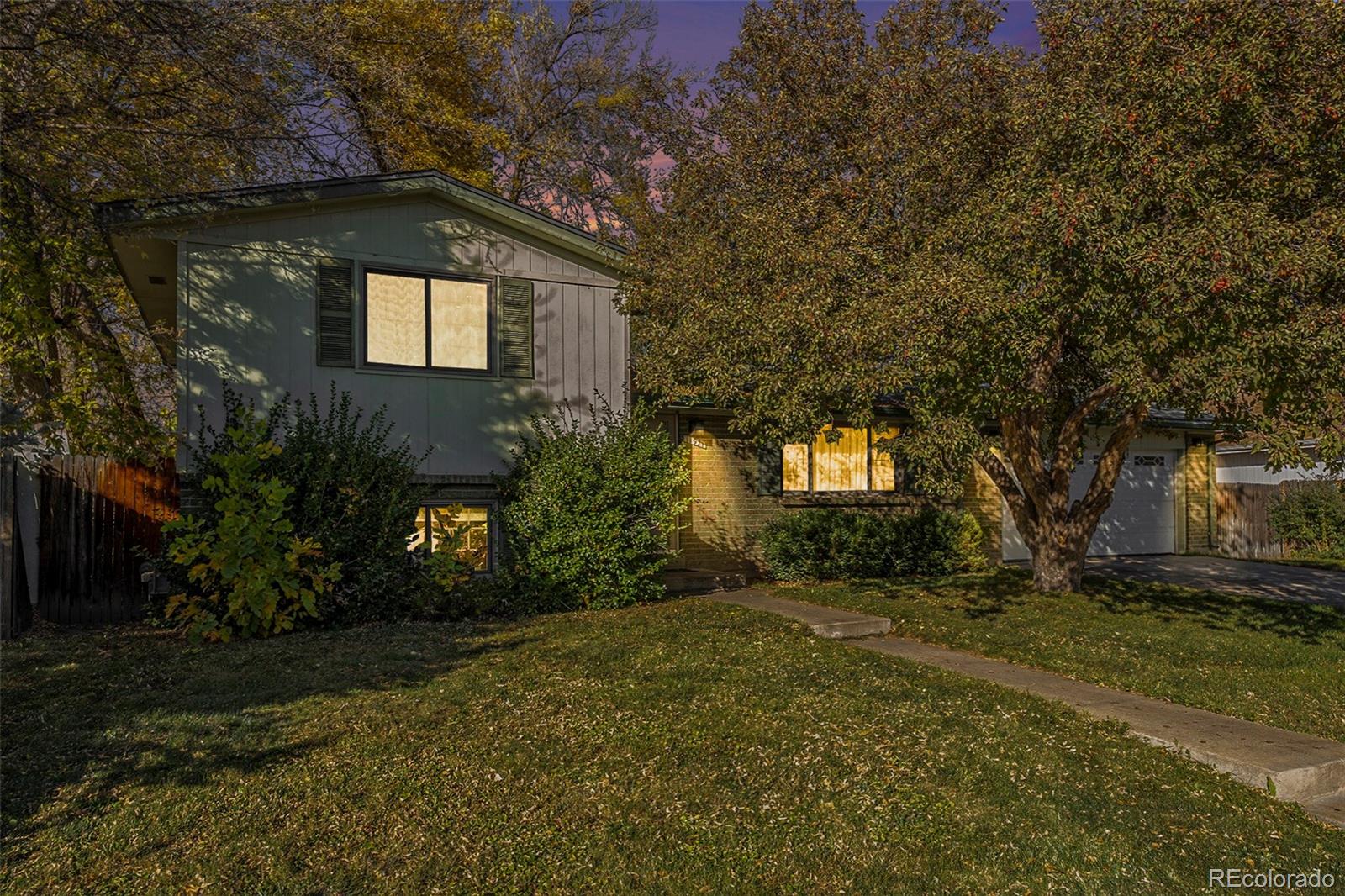 11921 W 70th Place, Arvada CO 80004