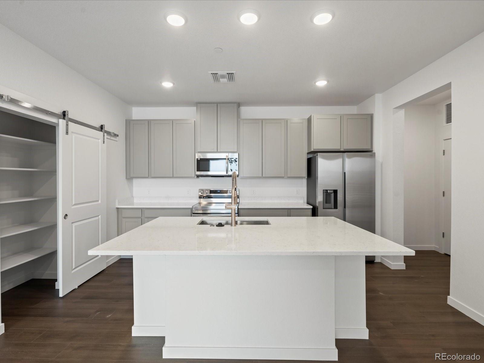 6153 N Ceylon Street Unit 304, Denver CO 80249