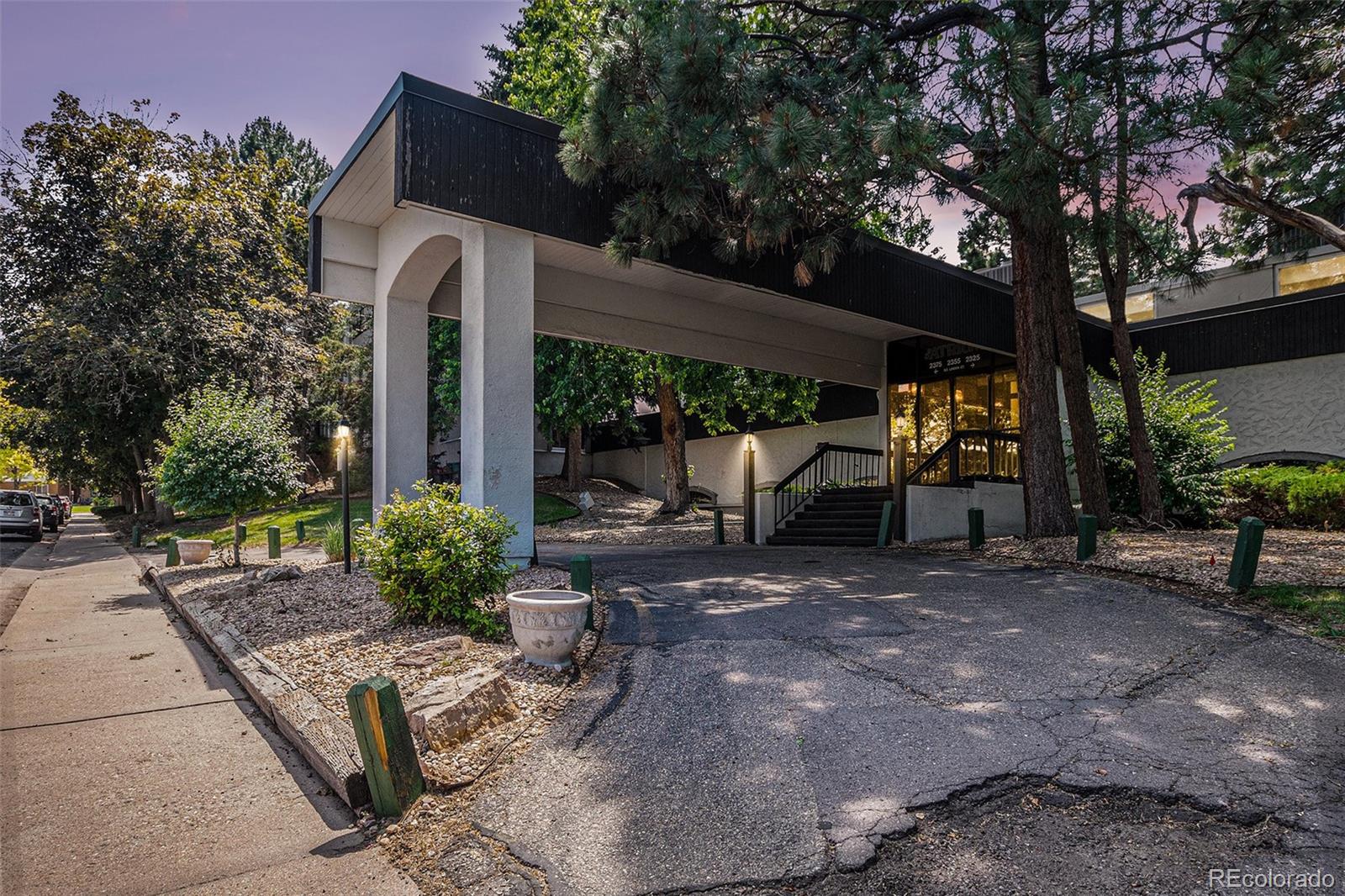 2375 S Linden Court Unit 201, Denver CO 80222