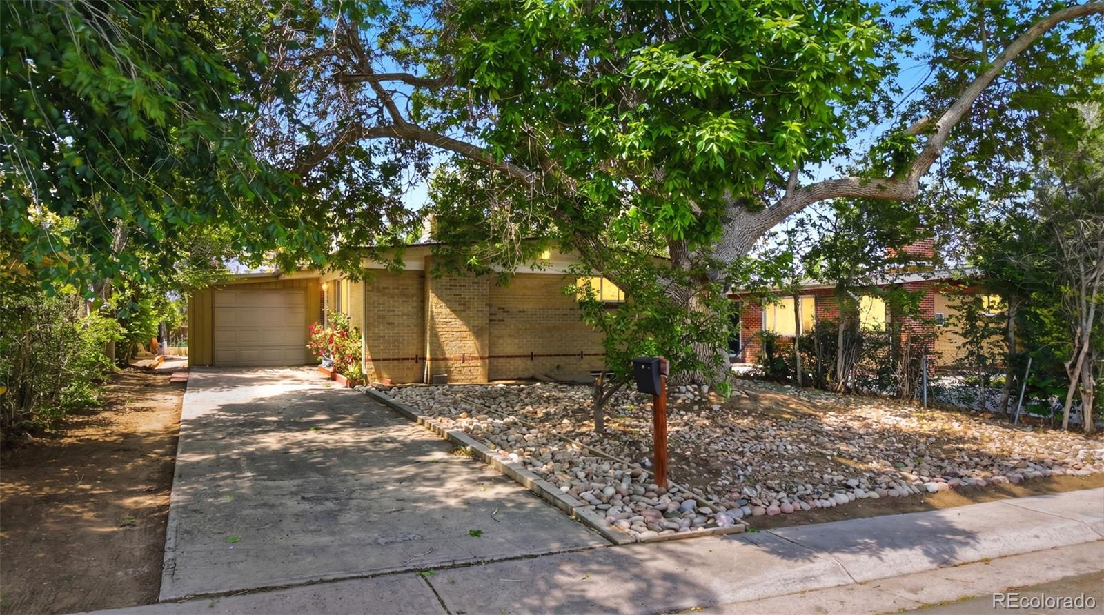 1225 Dallas Street, Aurora CO 80010