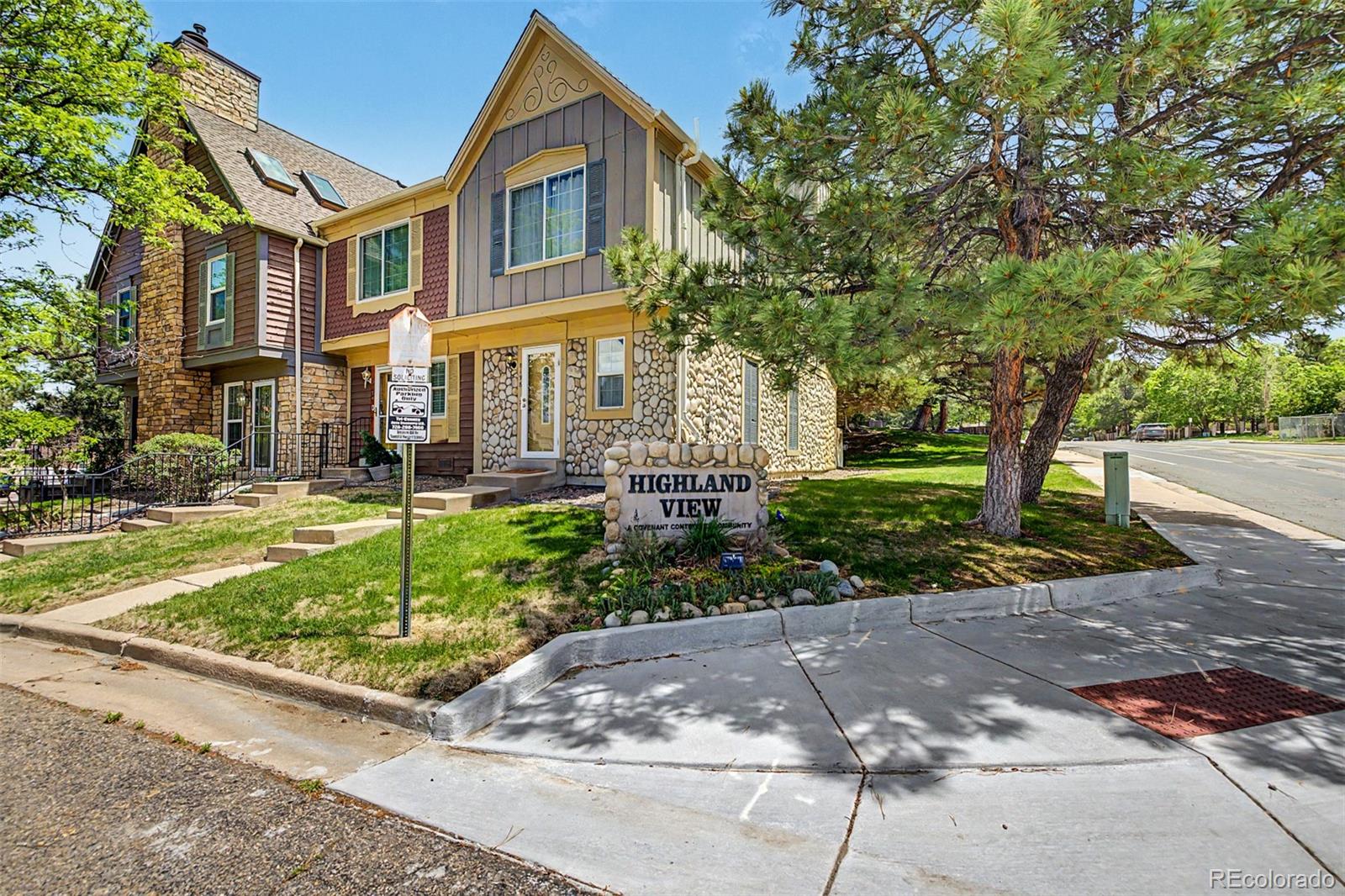 8198 S Columbine Court, Centennial CO 80122