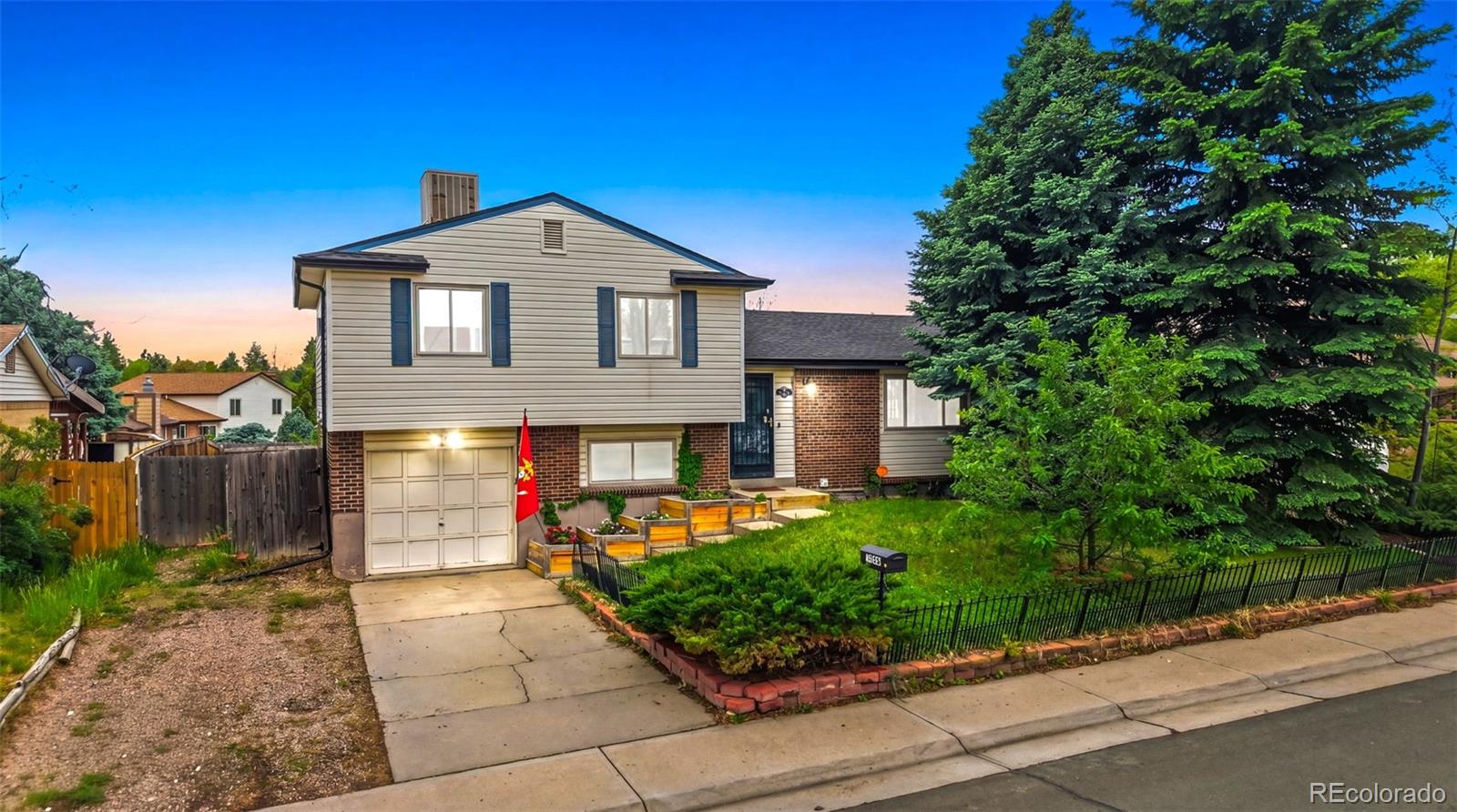 1581 S Fairplay Way, Aurora CO 80012