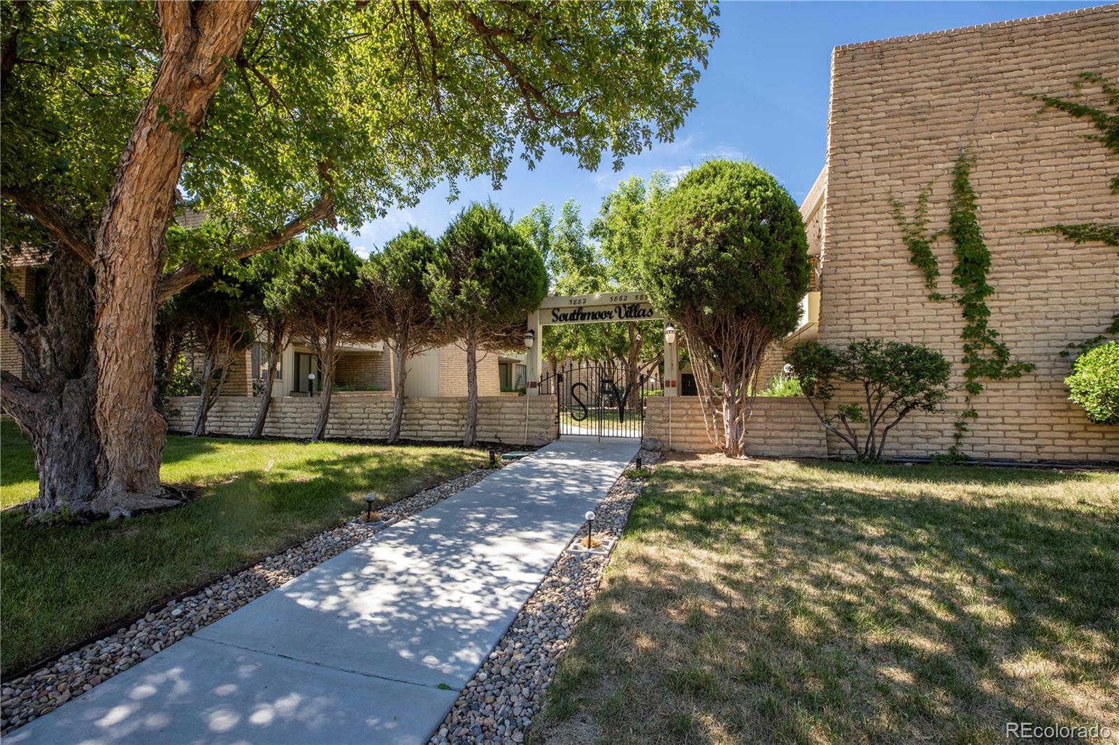 5882 E Ithaca Place Unit 204, Denver CO 80237