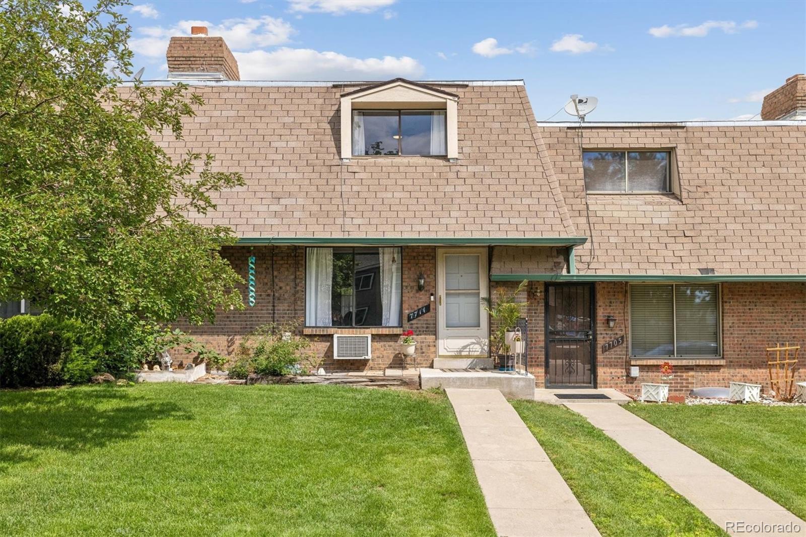7711 W GLASGOW Place, Littleton CO 80128