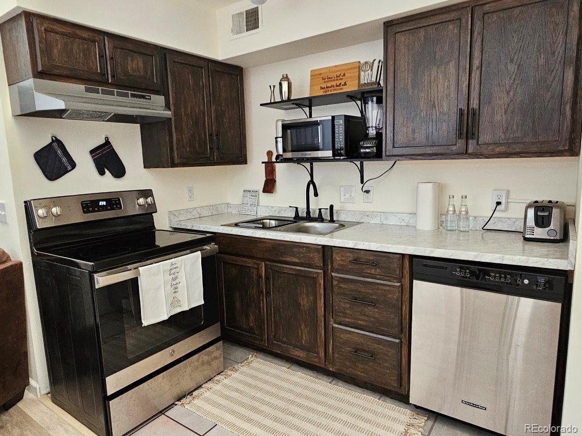1830 Newland Court Unit 320, Lakewood CO 80214