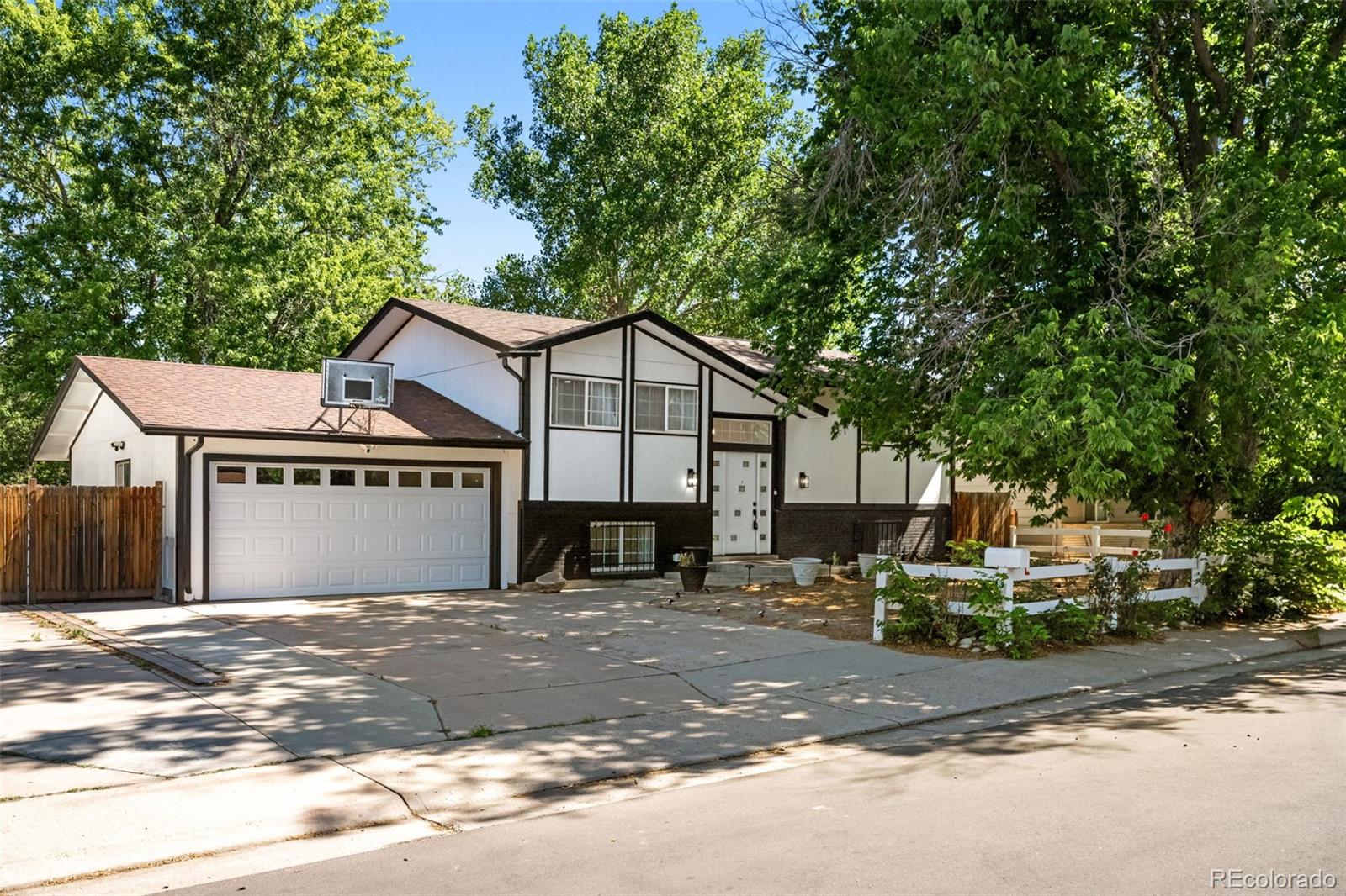 12147 E Hawaii Drive, Aurora CO 80012