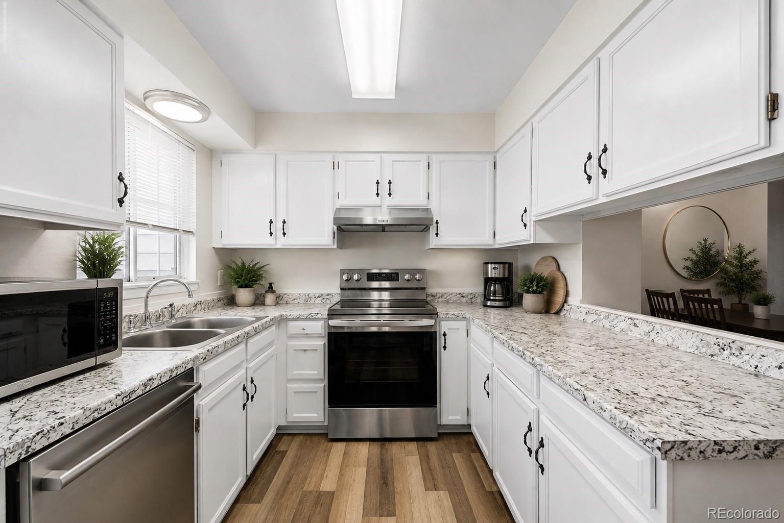 6708 S Holland Way, Littleton CO 80128
