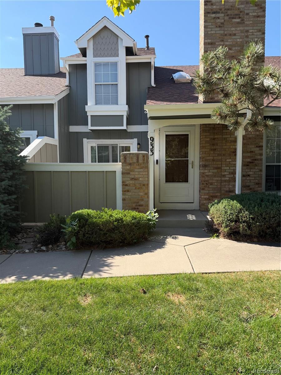933 S Evanston Circle, Aurora CO 80012