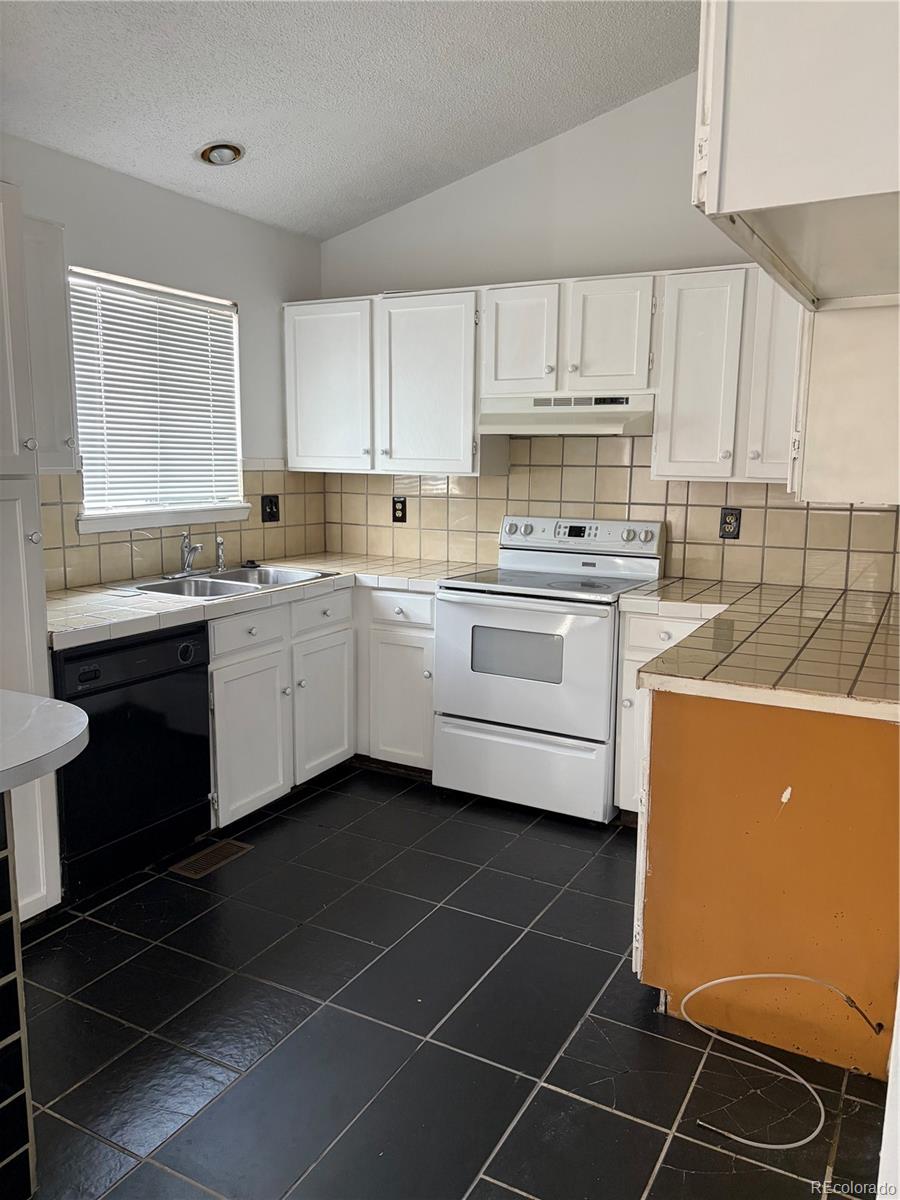 1553 S Carson Street, Aurora CO 80012