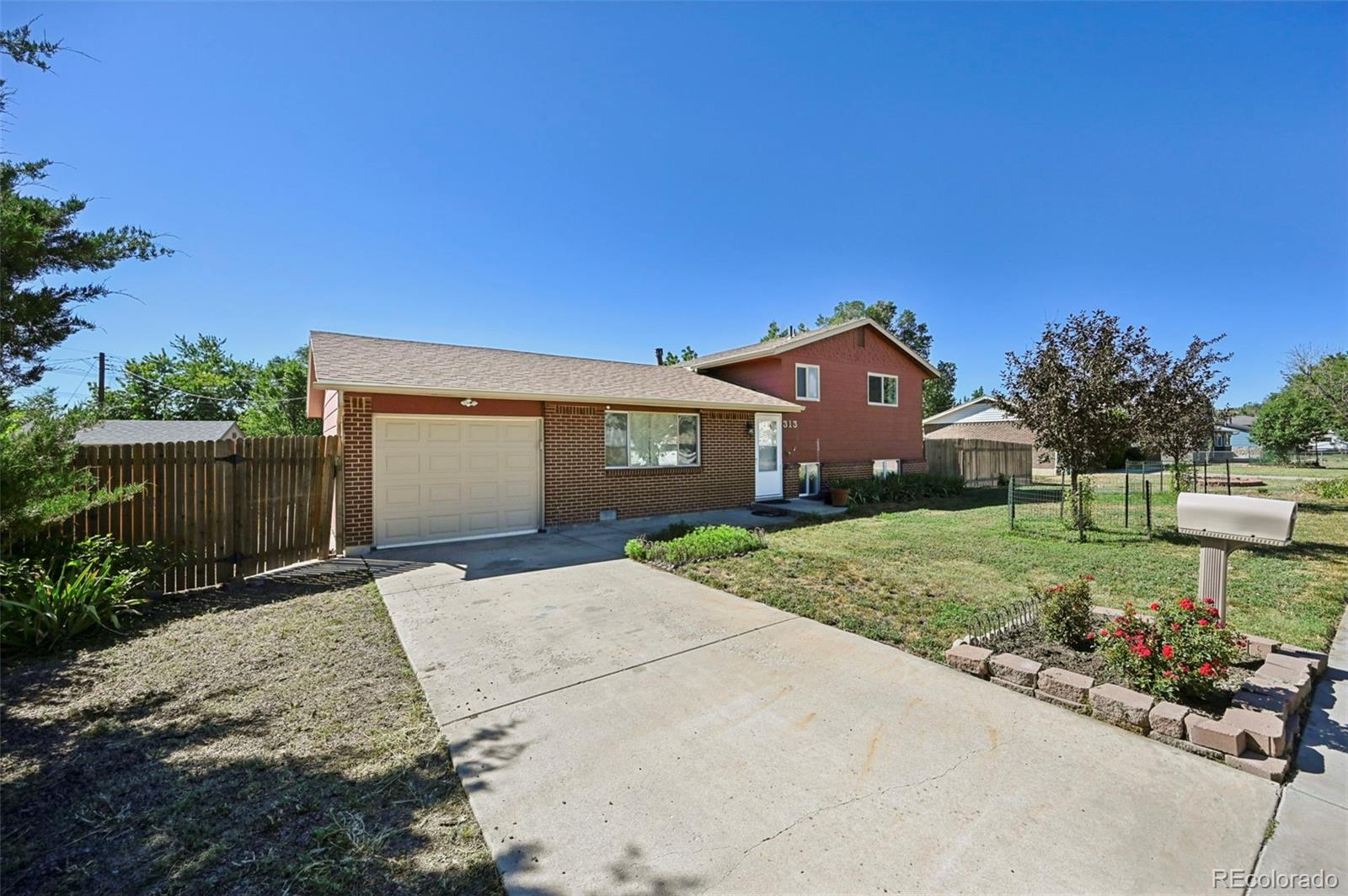 313 Cranbrook Circle, Colorado Springs CO 80906