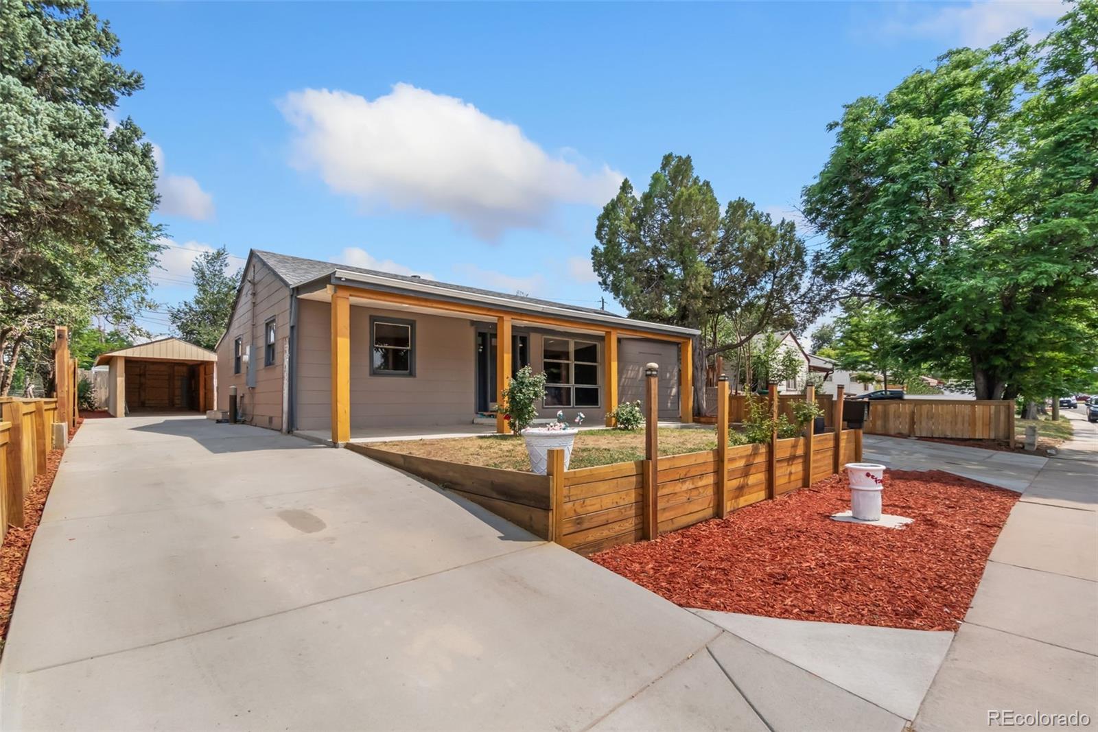 886 Kingston Street, Aurora CO 80010