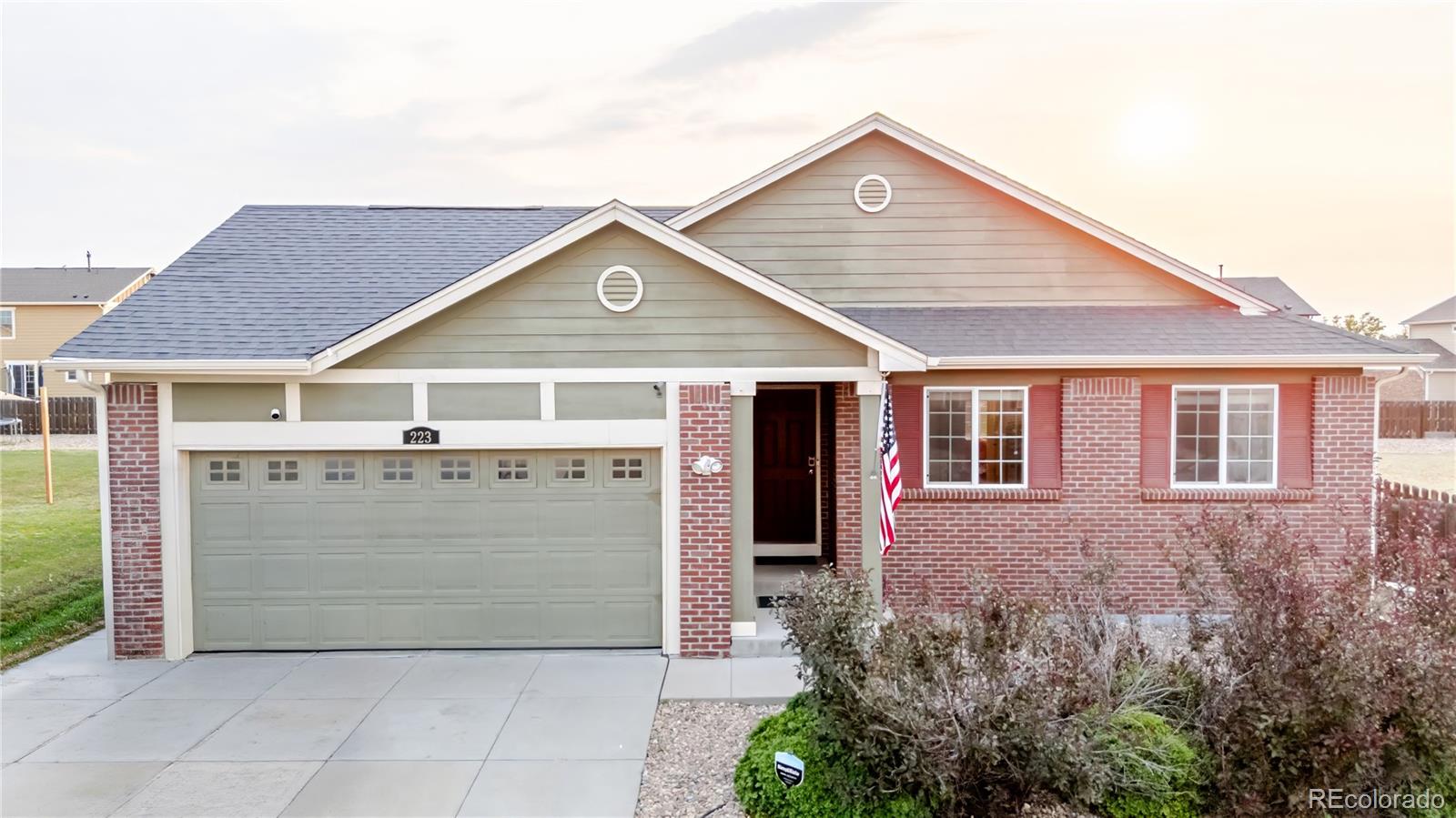 223 S New Castle Way, Aurora CO 80018