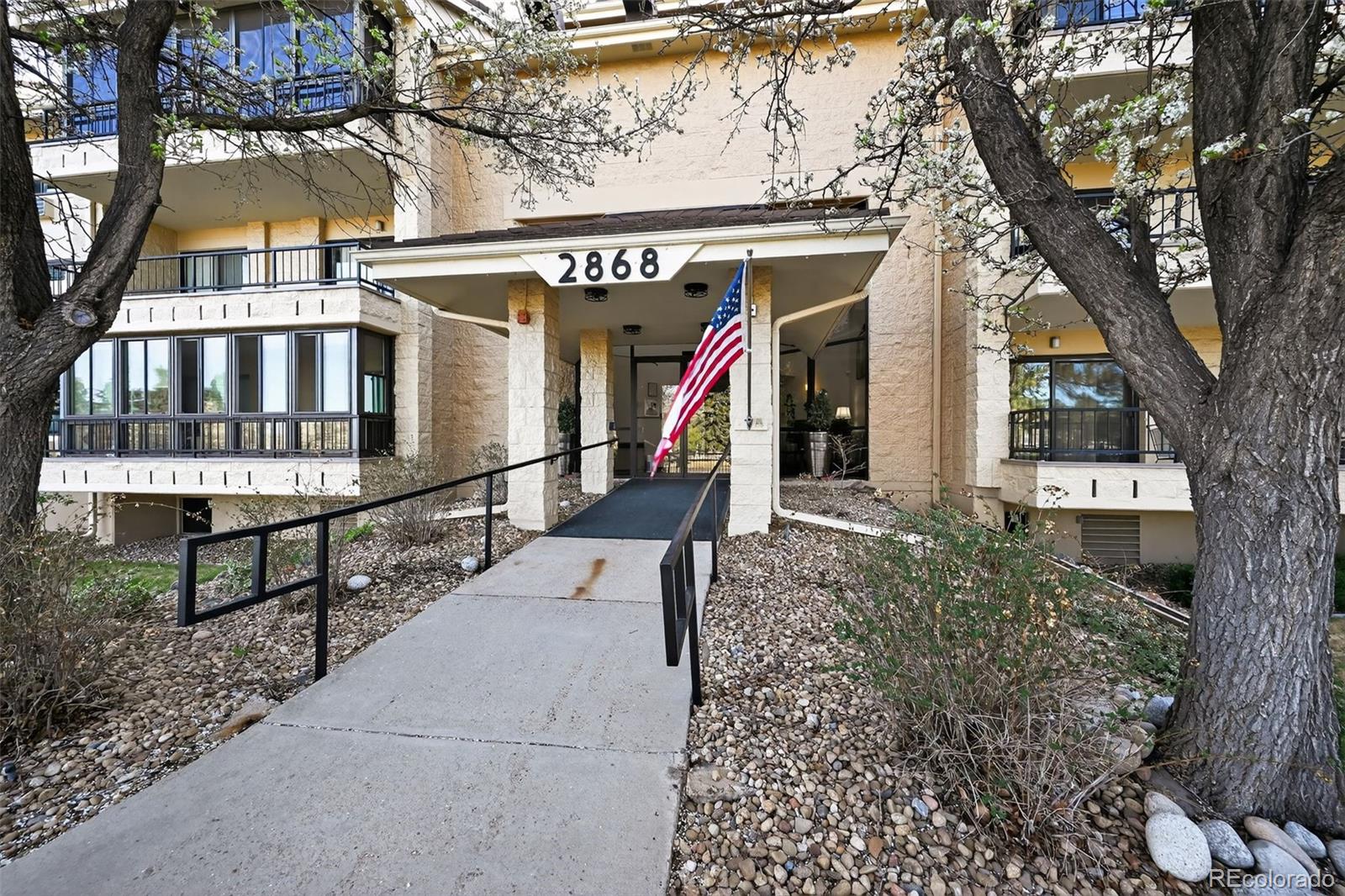 2868 S Heather Gardens Way Unit 103, Aurora CO 80014