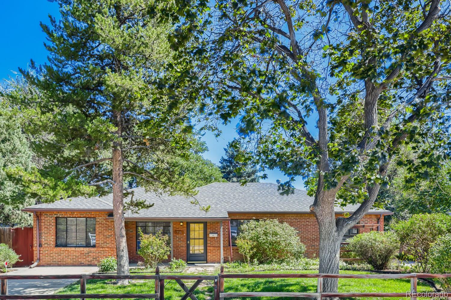 716 Scranton Court, Aurora CO 80011