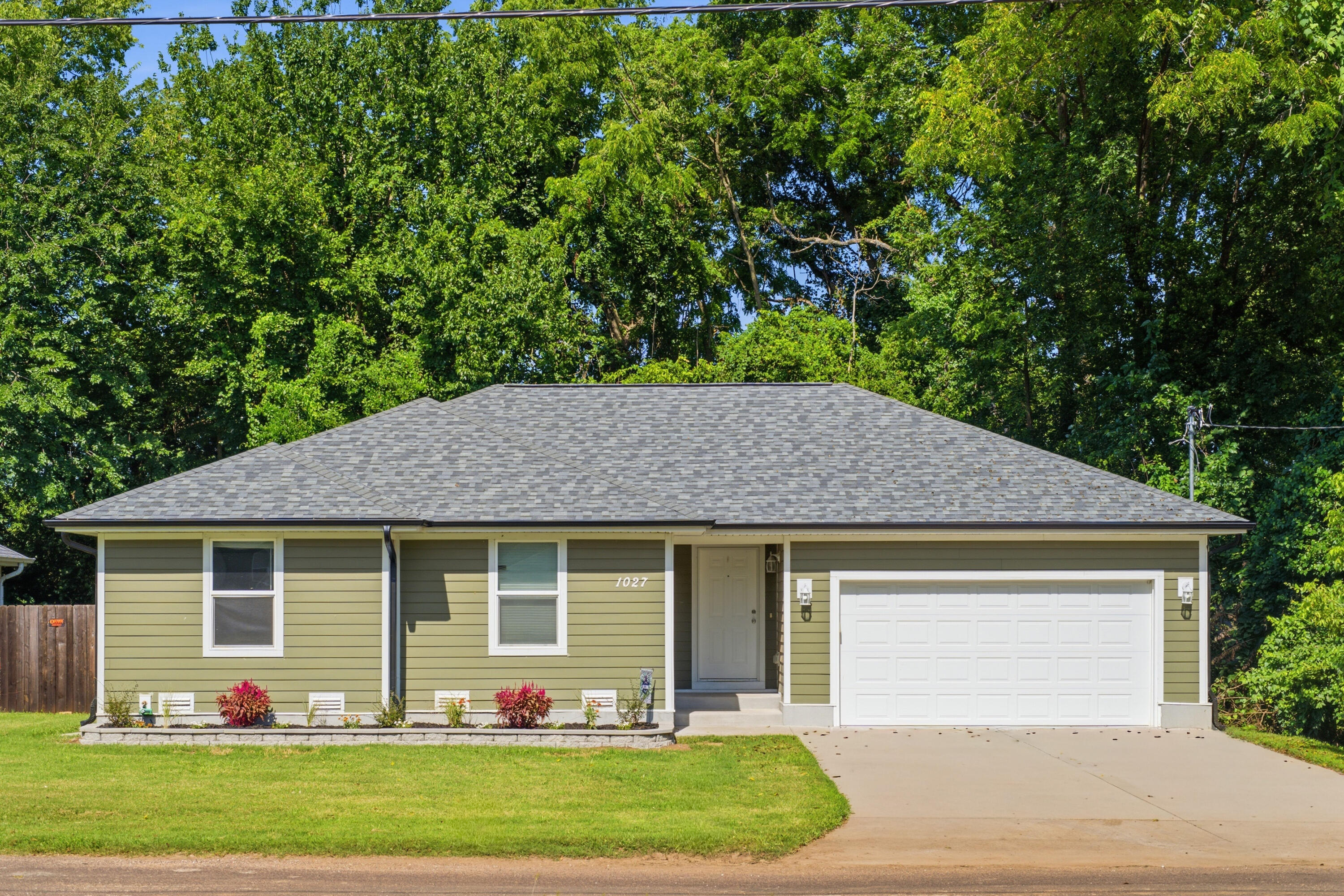 1027 S Overhill Avenue, Springfield MO 65802