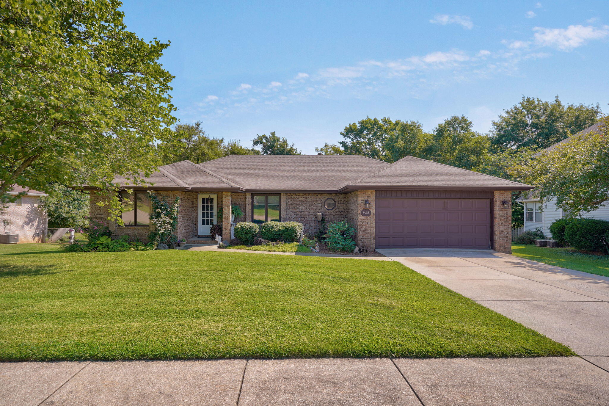 942 S Greentree Avenue, Springfield MO 65809