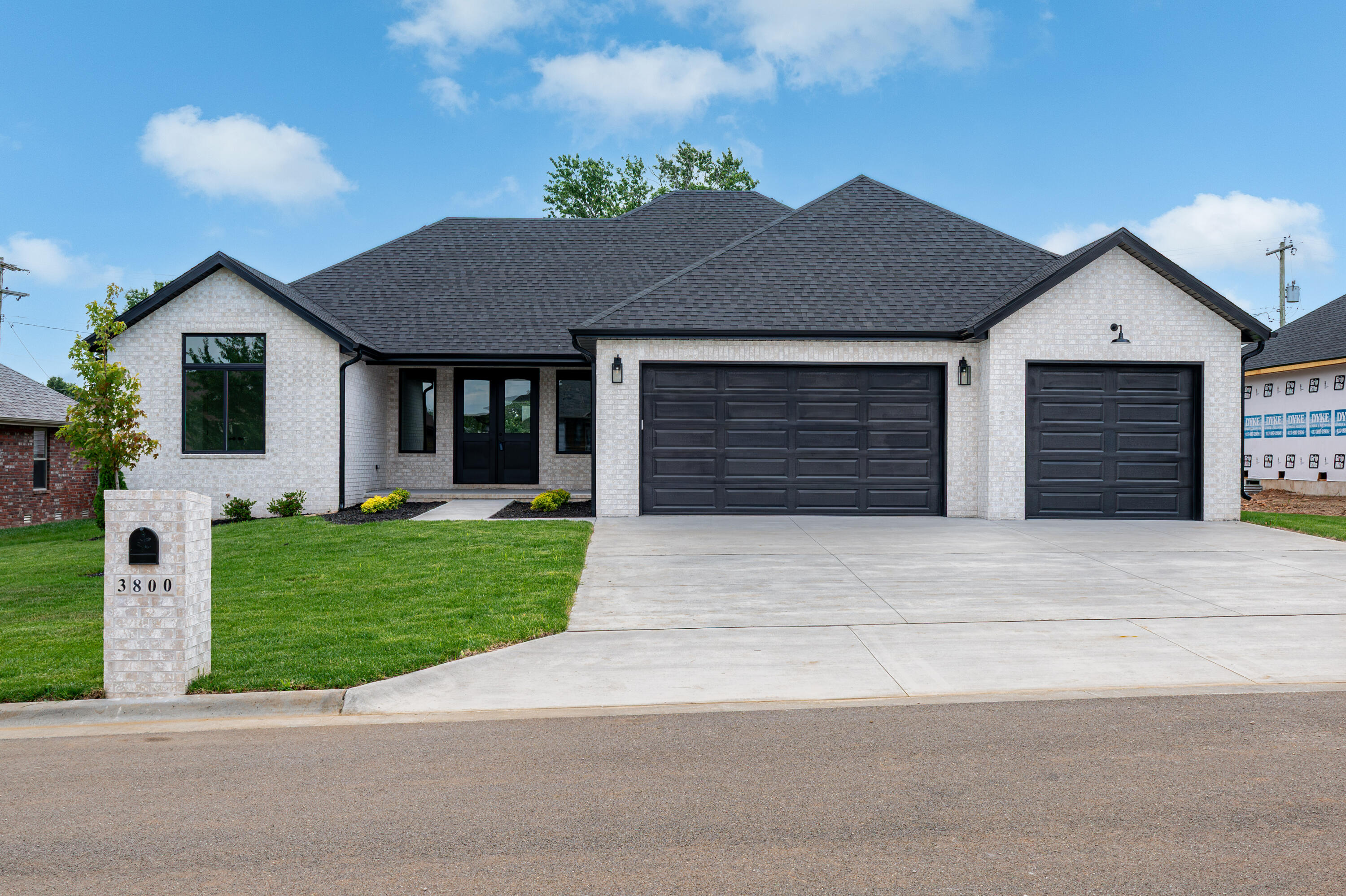 3800 W Broadmoor Street, Springfield MO 65807