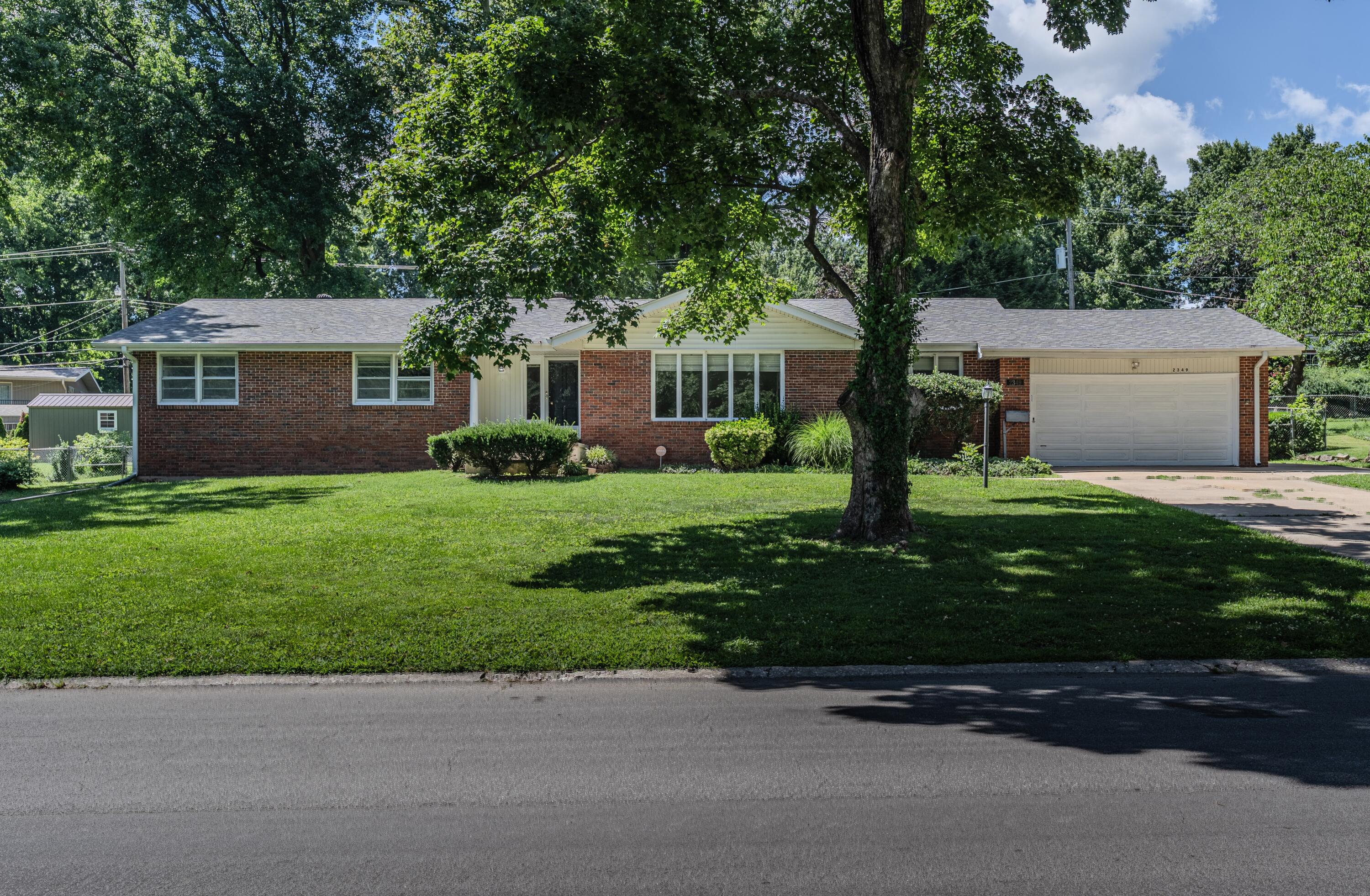 2349 S Catalina Avenue, Springfield MO 65804