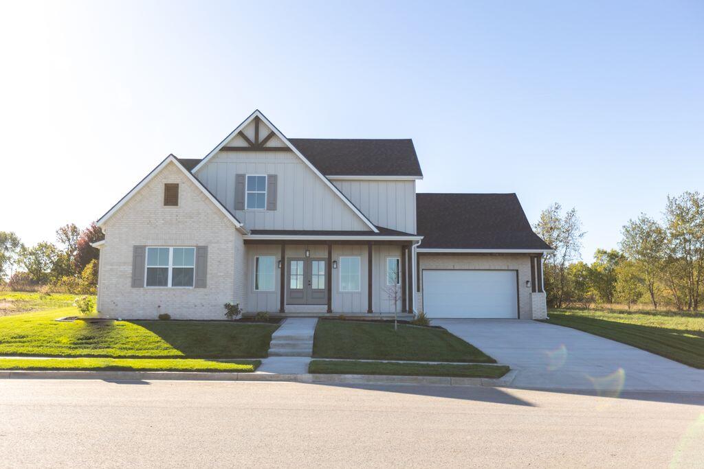 1319 E Valley Trail Drive, Republic MO 65738