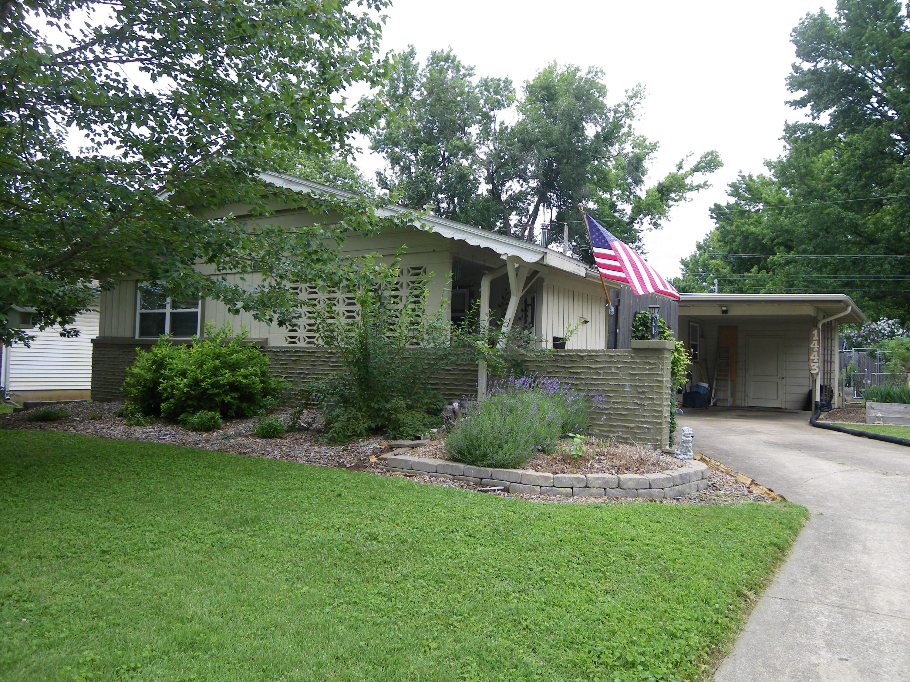 1443 E Berkeley Street, Springfield MO 65804
