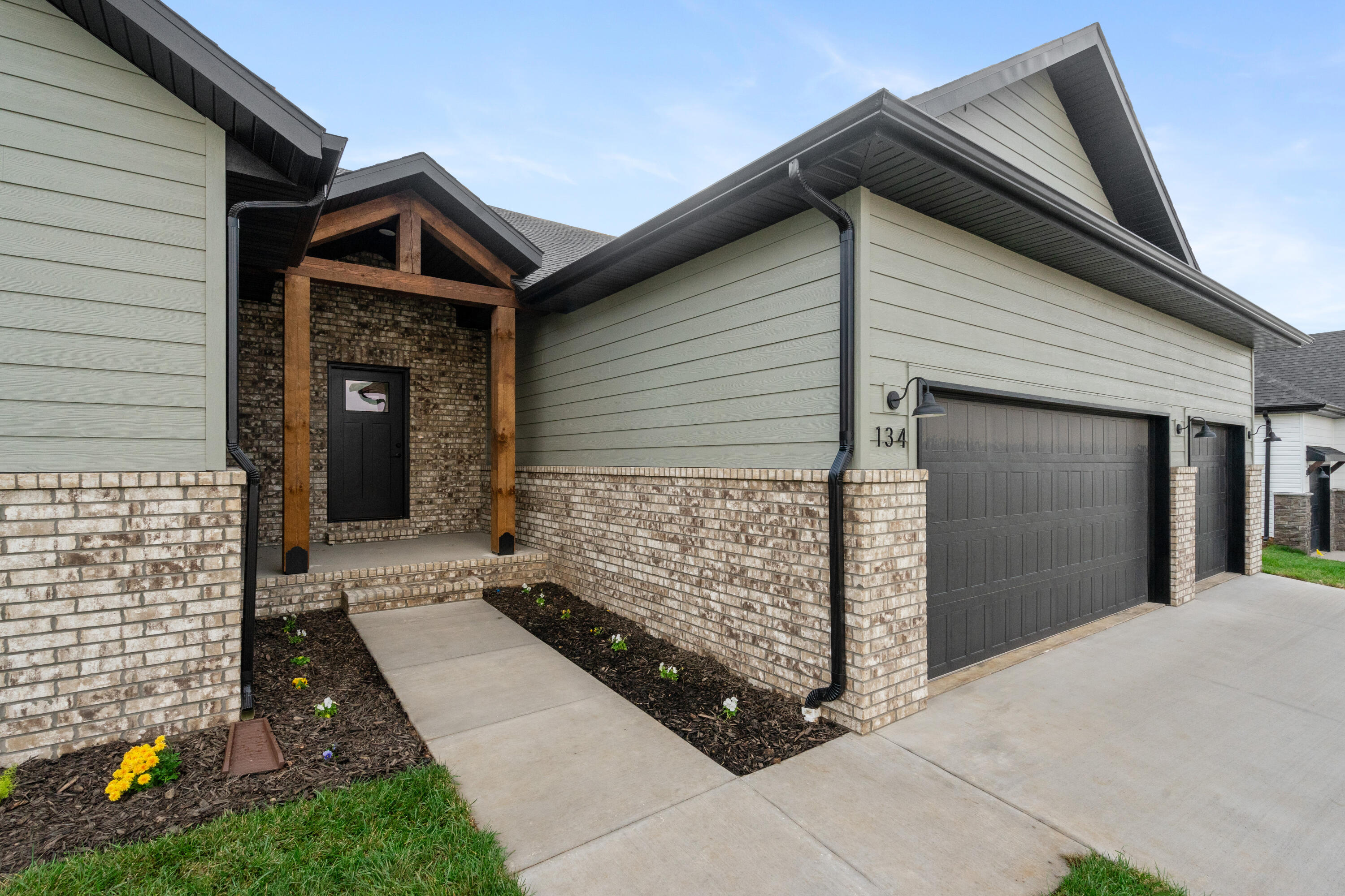 210 E Clayton Lane, Republic MO 65738
