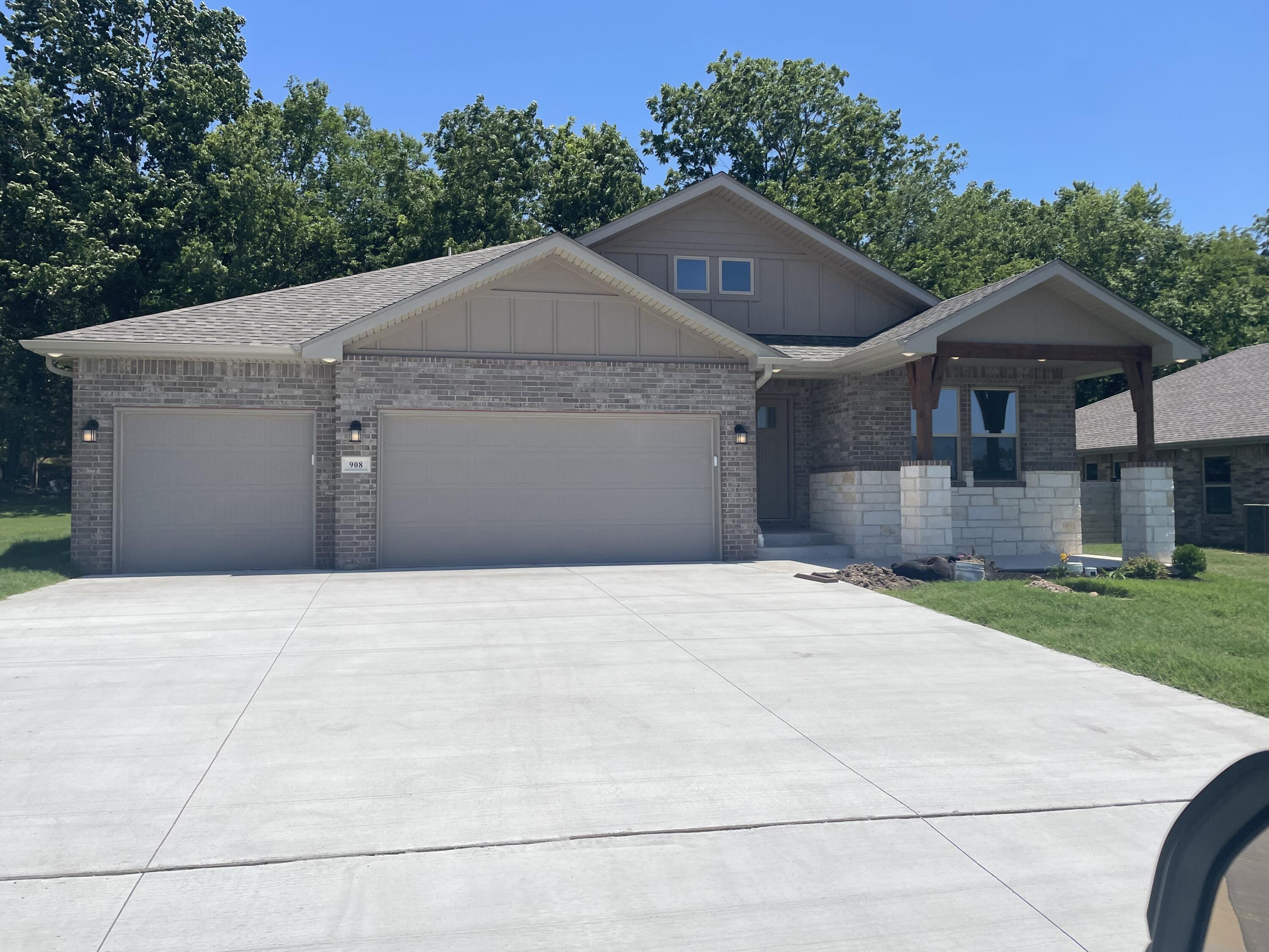908 S Tara Way Street, Ozark MO 65721